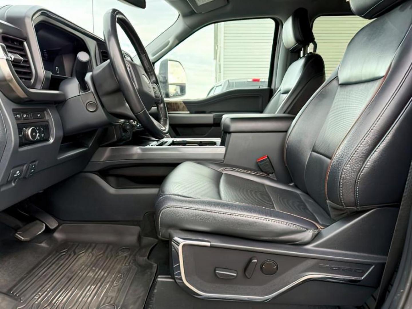 2024 SILVER /Black Onyx Ford F-350 (1FT8W3BM3RE) with an Powerstroke 67L V-8 diesel direct injection engine, Automatic transmission, located at 1175 N Woodruff Ave, Idaho Falls, ID, 83401, 43.506901, -111.999657 - At Timberline Auto, finding a great deal on your next vehicle is always easy! Our experienced sales staff's goal is to help find you the right vehicle at the right price! Our knowledgeable finance department has options for almost any credit score. We offer extended service contract options to prote - Photo#11