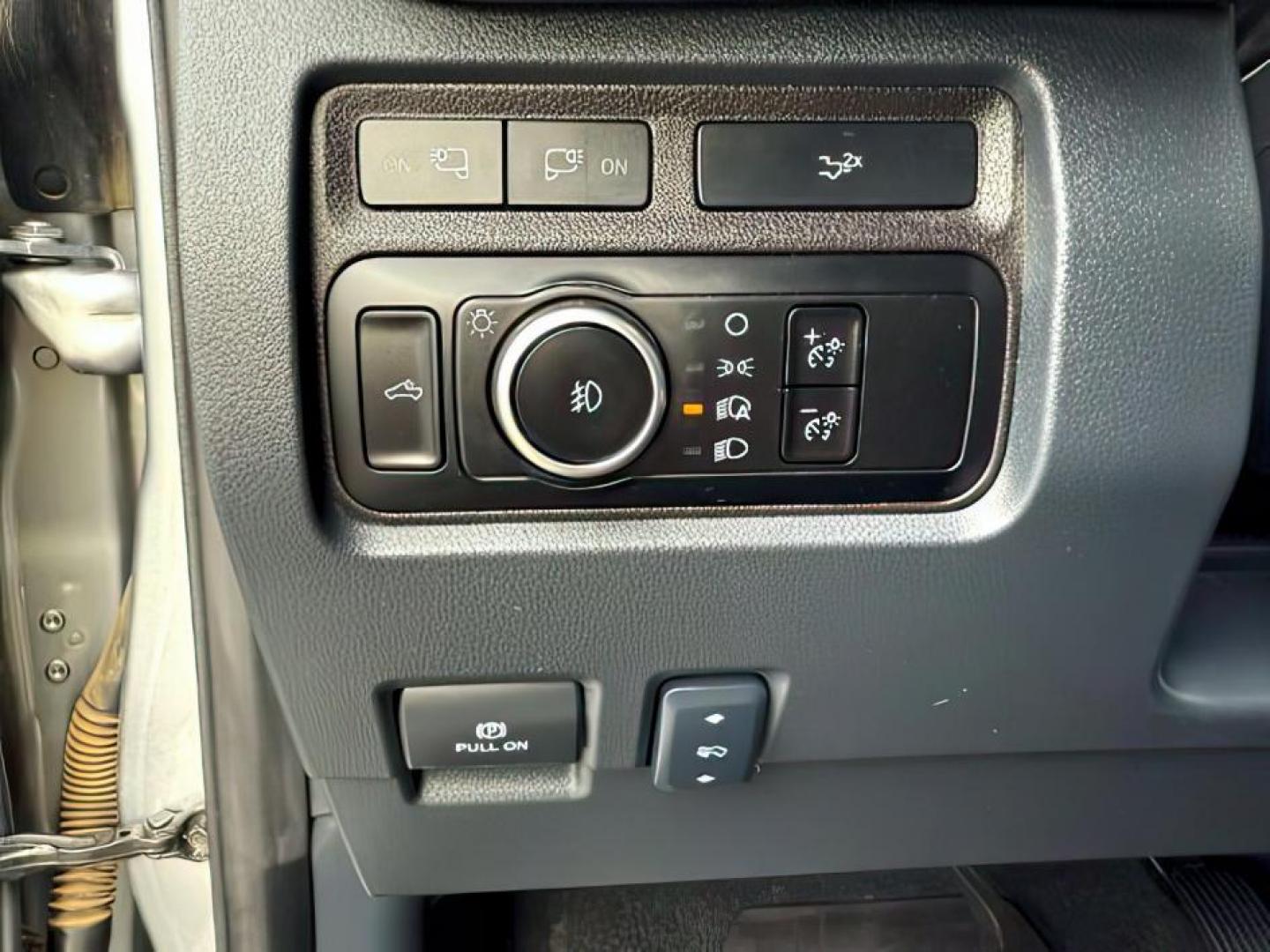 2024 SILVER /Black Onyx Ford F-350 (1FT8W3BM3RE) with an Powerstroke 67L V-8 diesel direct injection engine, Automatic transmission, located at 1175 N Woodruff Ave, Idaho Falls, ID, 83401, 43.506901, -111.999657 - At Timberline Auto, finding a great deal on your next vehicle is always easy! Our experienced sales staff's goal is to help find you the right vehicle at the right price! Our knowledgeable finance department has options for almost any credit score. We offer extended service contract options to prote - Photo#17