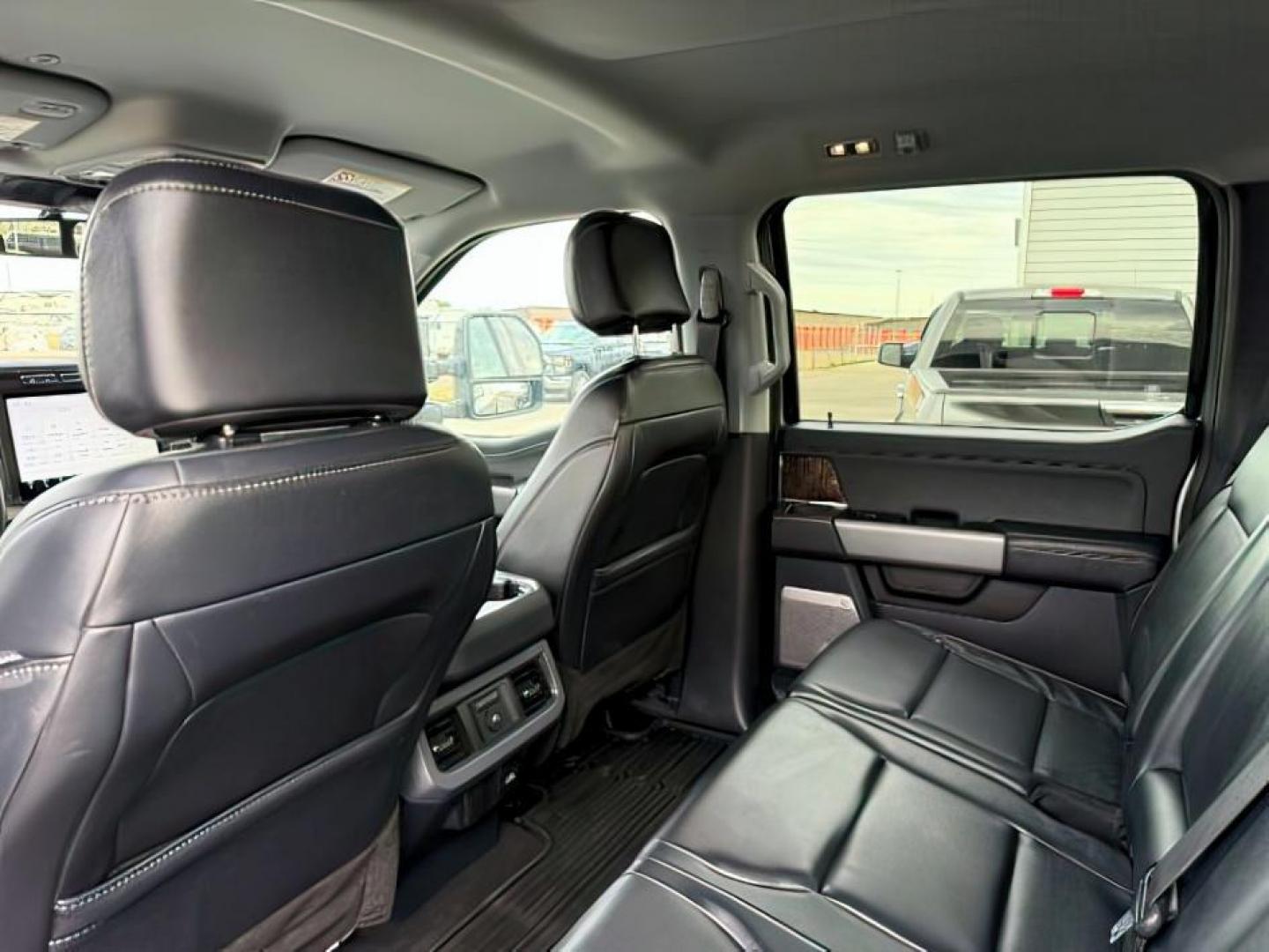 2024 SILVER /Black Onyx Ford F-350 (1FT8W3BM3RE) with an Powerstroke 67L V-8 diesel direct injection engine, Automatic transmission, located at 1175 N Woodruff Ave, Idaho Falls, ID, 83401, 43.506901, -111.999657 - At Timberline Auto, finding a great deal on your next vehicle is always easy! Our experienced sales staff's goal is to help find you the right vehicle at the right price! Our knowledgeable finance department has options for almost any credit score. We offer extended service contract options to prote - Photo#22