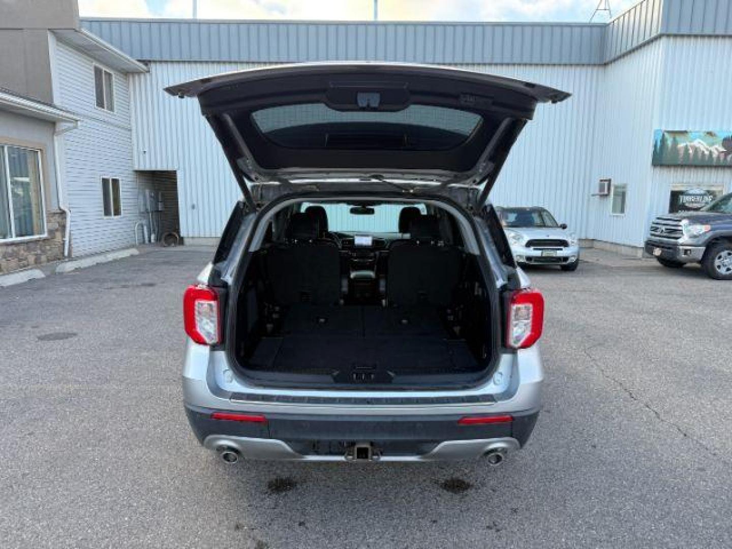 2022 Iconic Silver Metallic /Ebony Ford Explorer (1FMSK8FH6NG) with an 33L V-6 portdirect injection engine, Automatic transmission, located at 1175 N Woodruff Ave, Idaho Falls, ID, 83401, 43.506901, -111.999657 - At Timberline Auto, finding a great deal on your next vehicle is always easy! Our experienced sales staff's goal is to help find you the right vehicle at the right price! Our knowledgeable finance department has options for almost any credit score. We offer extended service contract options to prote - Photo#32