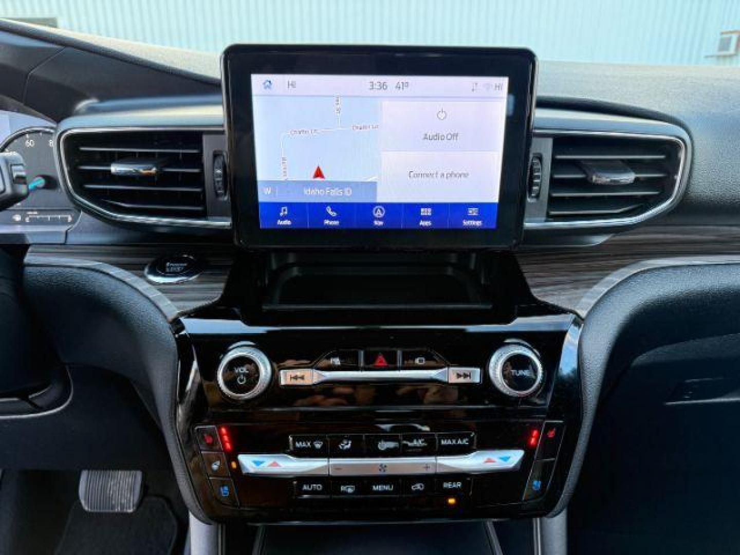 2022 Iconic Silver Metallic /Ebony Ford Explorer (1FMSK8FH6NG) with an 33L V-6 portdirect injection engine, Automatic transmission, located at 1175 N Woodruff Ave, Idaho Falls, ID, 83401, 43.506901, -111.999657 - At Timberline Auto, finding a great deal on your next vehicle is always easy! Our experienced sales staff's goal is to help find you the right vehicle at the right price! Our knowledgeable finance department has options for almost any credit score. We offer extended service contract options to prote - Photo#44