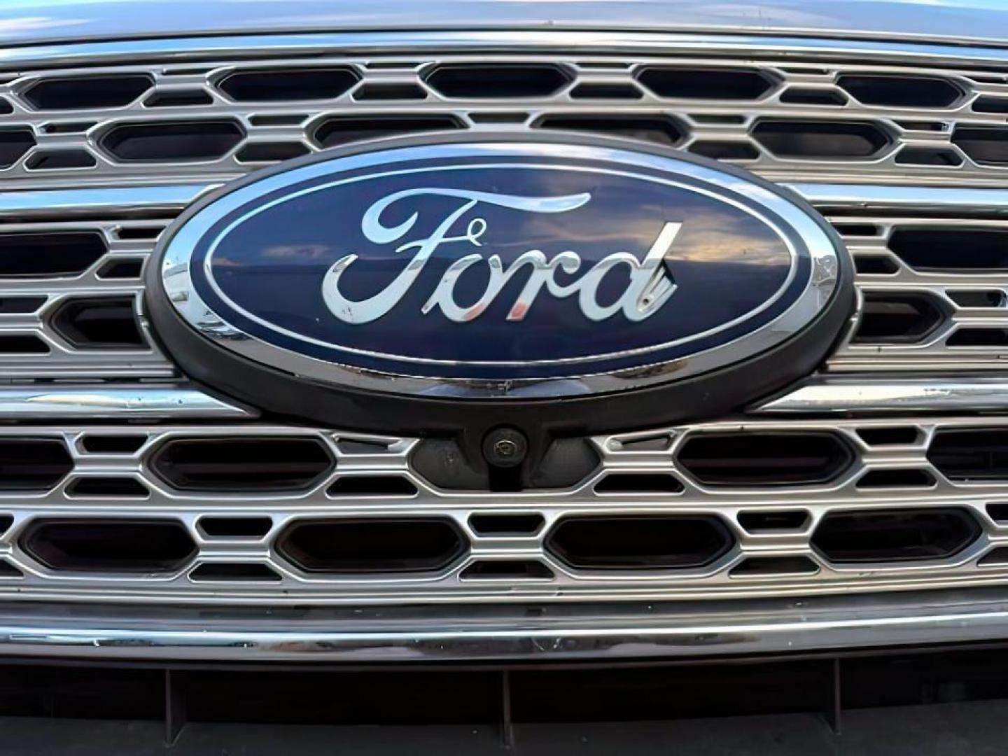 2022 Iconic Silver Metallic /Ebony Ford Explorer (1FMSK8FH6NG) with an 33L V-6 portdirect injection engine, Automatic transmission, located at 1175 N Woodruff Ave, Idaho Falls, ID, 83401, 43.506901, -111.999657 - At Timberline Auto, finding a great deal on your next vehicle is always easy! Our experienced sales staff's goal is to help find you the right vehicle at the right price! Our knowledgeable finance department has options for almost any credit score. We offer extended service contract options to prote - Photo#11