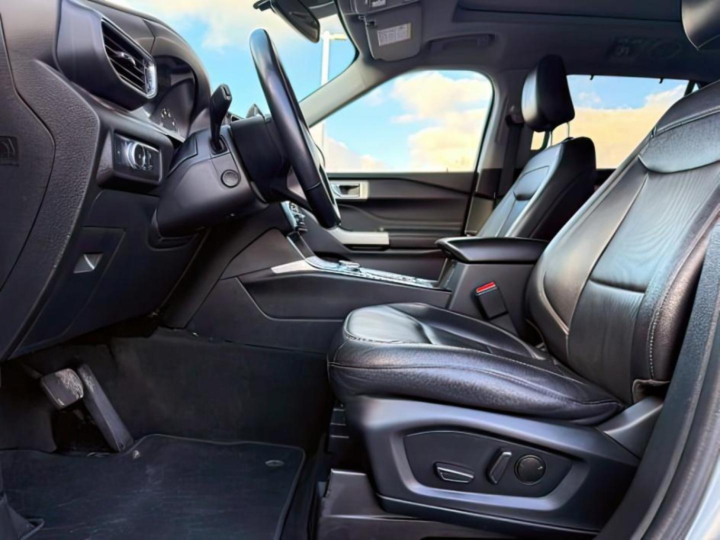 2022 Iconic Silver Metallic /Ebony Ford Explorer (1FMSK8FH6NG) with an 33L V-6 portdirect injection engine, Automatic transmission, located at 1175 N Woodruff Ave, Idaho Falls, ID, 83401, 43.506901, -111.999657 - At Timberline Auto, finding a great deal on your next vehicle is always easy! Our experienced sales staff's goal is to help find you the right vehicle at the right price! Our knowledgeable finance department has options for almost any credit score. We offer extended service contract options to prote - Photo#14