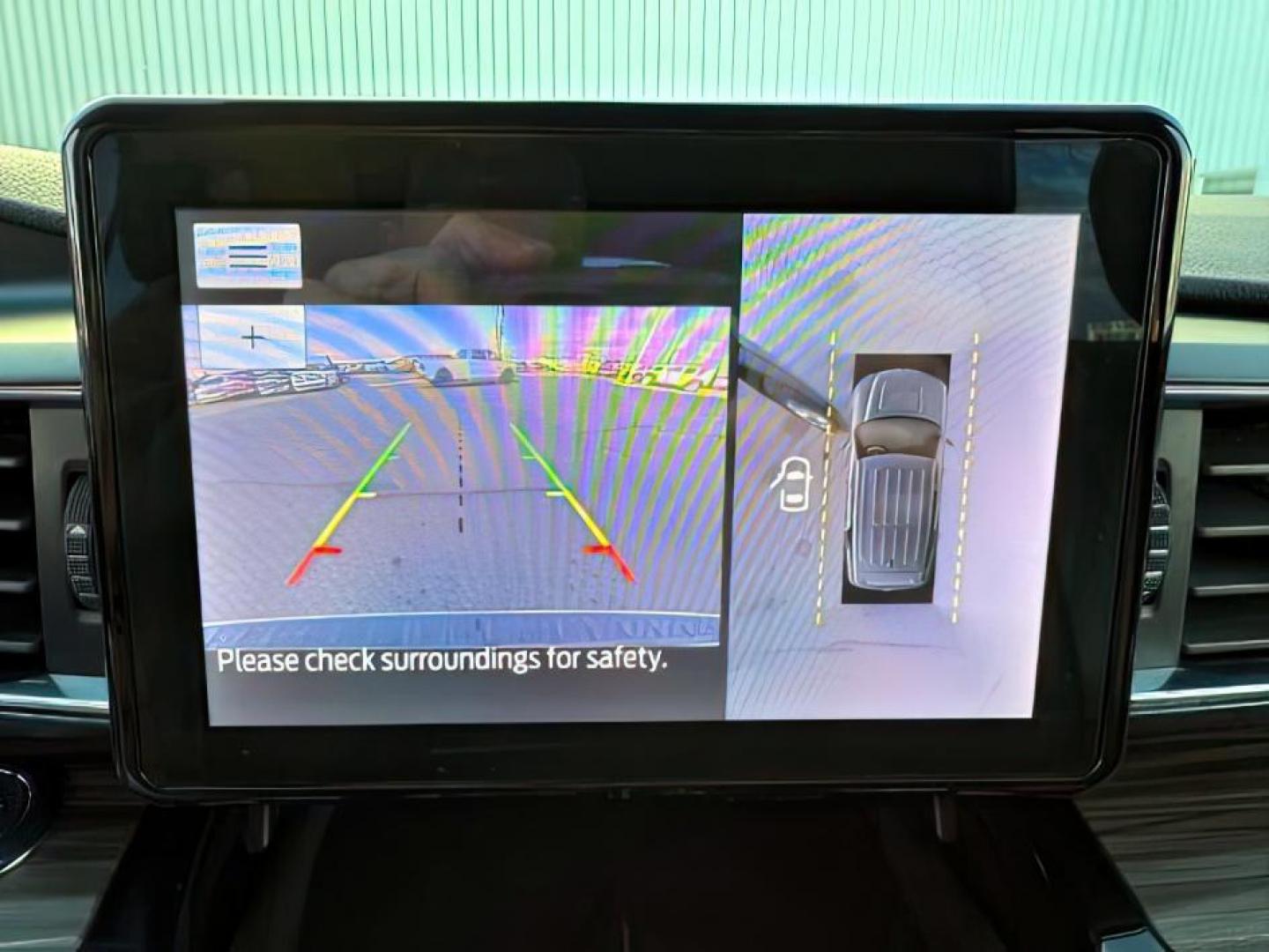 2022 Iconic Silver Metallic /Ebony Ford Explorer (1FMSK8FH6NG) with an 33L V-6 portdirect injection engine, Automatic transmission, located at 1175 N Woodruff Ave, Idaho Falls, ID, 83401, 43.506901, -111.999657 - At Timberline Auto, finding a great deal on your next vehicle is always easy! Our experienced sales staff's goal is to help find you the right vehicle at the right price! Our knowledgeable finance department has options for almost any credit score. We offer extended service contract options to prote - Photo#18