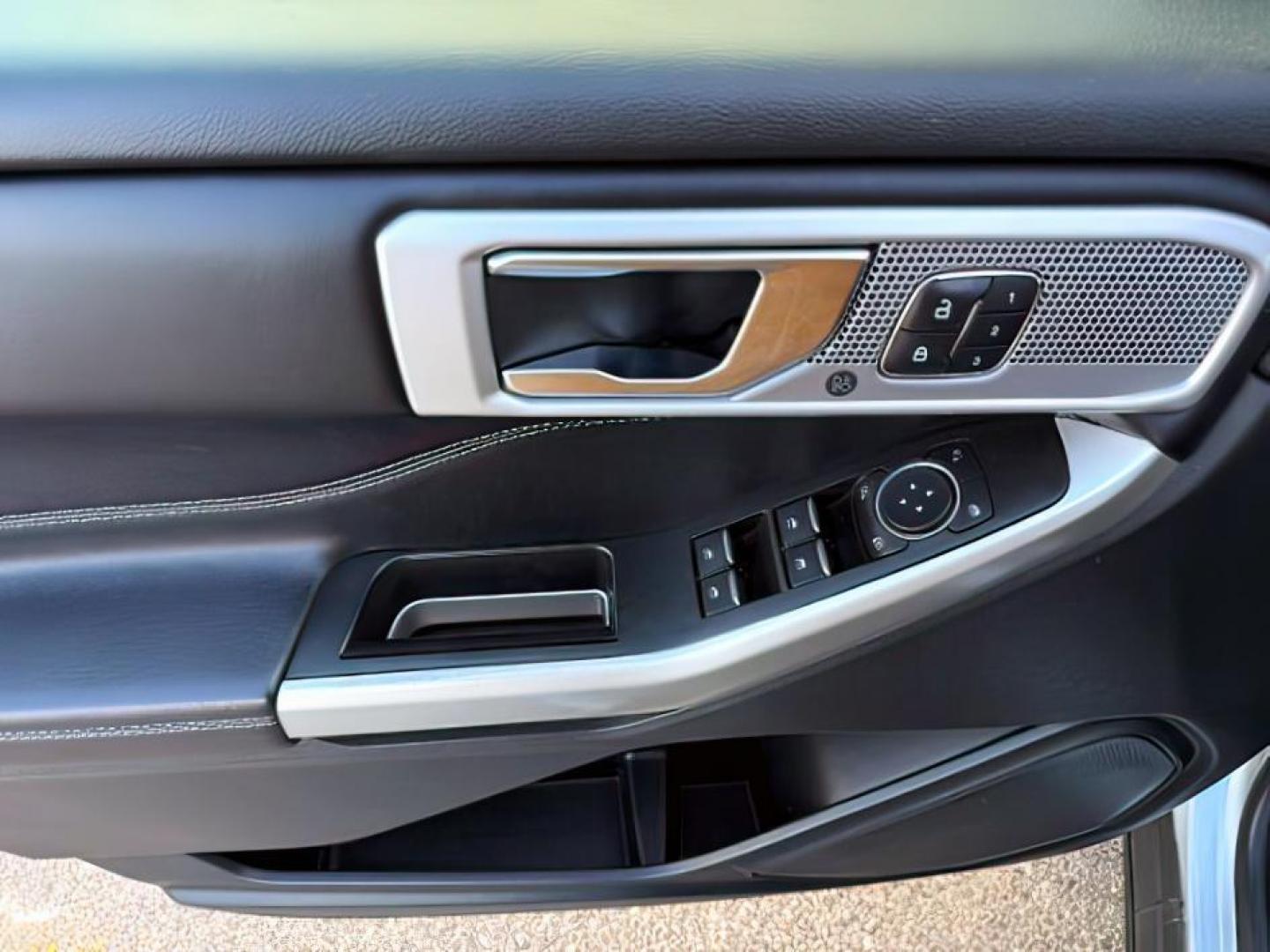 2022 Iconic Silver Metallic /Ebony Ford Explorer (1FMSK8FH6NG) with an 33L V-6 portdirect injection engine, Automatic transmission, located at 1175 N Woodruff Ave, Idaho Falls, ID, 83401, 43.506901, -111.999657 - At Timberline Auto, finding a great deal on your next vehicle is always easy! Our experienced sales staff's goal is to help find you the right vehicle at the right price! Our knowledgeable finance department has options for almost any credit score. We offer extended service contract options to prote - Photo#23