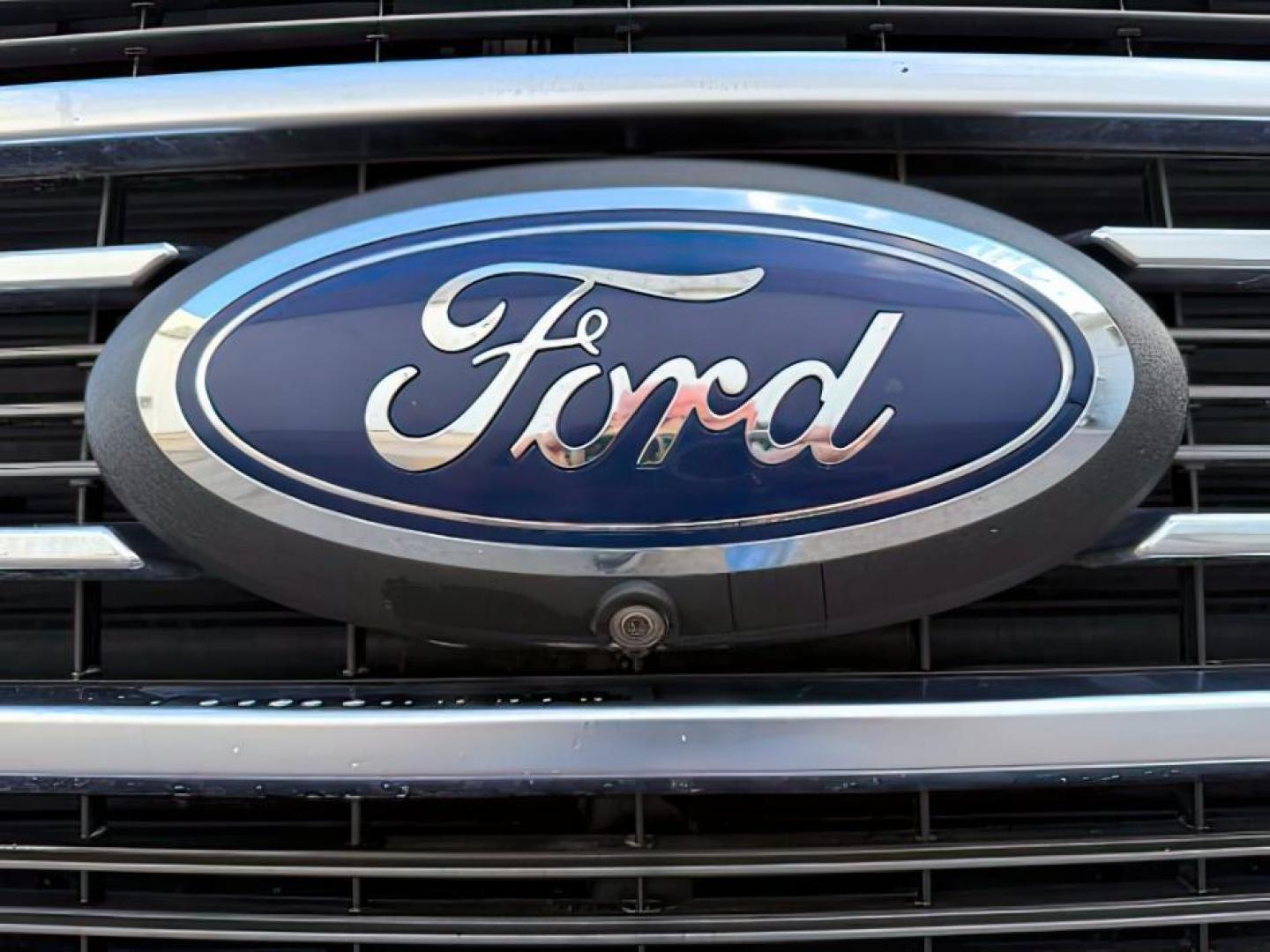 2019 Ruby Red Metallic Tinted Clearcoat /Camelback Ford F-150 (1FTEW1EG7KF) with an EcoBoost 35L V-6 portdirect injection engine, Automatic transmission, located at 1175 N Woodruff Ave, Idaho Falls, ID, 83401, 43.506901, -111.999657 - At Timberline Auto, finding a great deal on your next vehicle is always easy! Our experienced sales staff's goal is to help find you the right vehicle at the right price! Our knowledgeable finance department has options for almost any credit score. We offer extended service contract options to prote - Photo#9