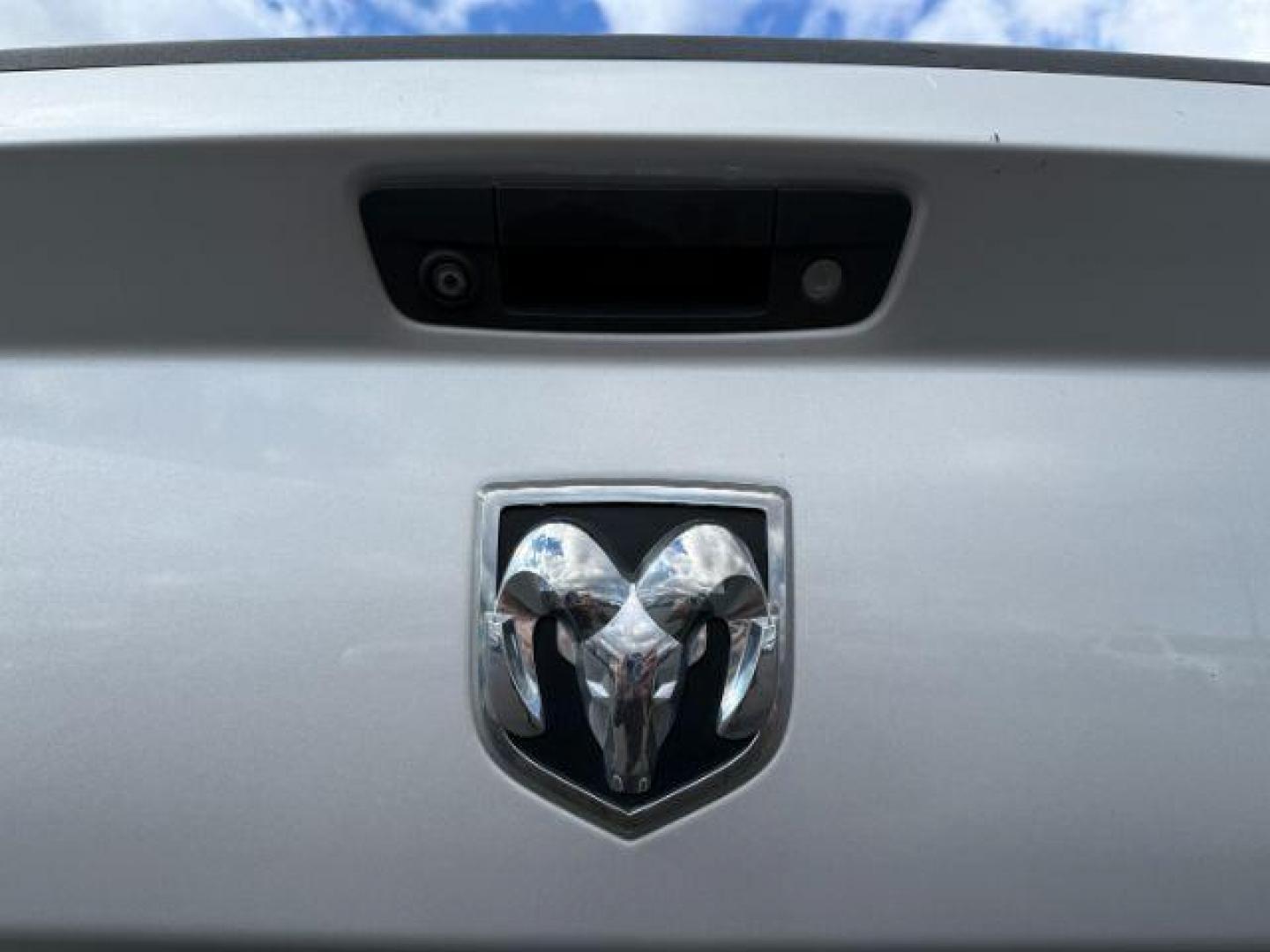 2018 SILVER /CLOTH Ram 1500 BIG HORN (1C6RR7TT6JS) with an 5.7 V8 engine, AUTOMATIC transmission, located at 1235 N Woodruff Ave., Idaho Falls, 83401, (208) 523-1053, 43.507172, -112.000488 - At Timberline Auto, finding a great deal on your next vehicle is always easy! Our experienced sales staff's goal is to help find you the right vehicle at the right price! Our knowledgeable finance department has options for almost any credit score. We offer extended service contract options to prote - Photo#27