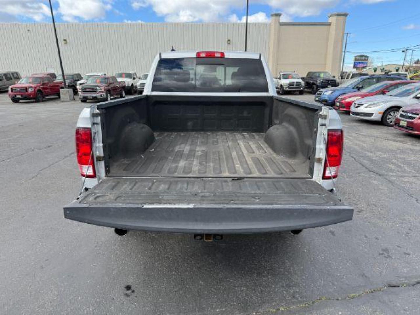 2018 SILVER /CLOTH Ram 1500 BIG HORN (1C6RR7TT6JS) with an 5.7 V8 engine, AUTOMATIC transmission, located at 1235 N Woodruff Ave., Idaho Falls, 83401, (208) 523-1053, 43.507172, -112.000488 - At Timberline Auto, finding a great deal on your next vehicle is always easy! Our experienced sales staff's goal is to help find you the right vehicle at the right price! Our knowledgeable finance department has options for almost any credit score. We offer extended service contract options to prote - Photo#28