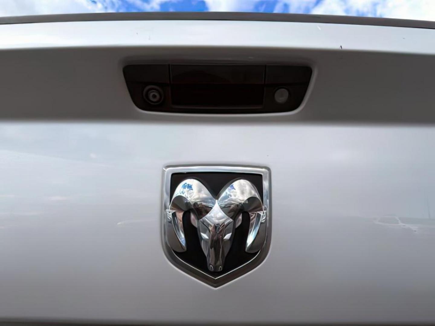 2018 SILVER /CLOTH Ram 1500 BIG HORN (1C6RR7TT6JS) with an 5.7 V8 engine, AUTOMATIC transmission, located at 1235 N Woodruff Ave., Idaho Falls, 83401, (208) 523-1053, 43.507172, -112.000488 - At Timberline Auto, finding a great deal on your next vehicle is always easy! Our experienced sales staff's goal is to help find you the right vehicle at the right price! Our knowledgeable finance department has options for almost any credit score. We offer extended service contract options to prote - Photo#4