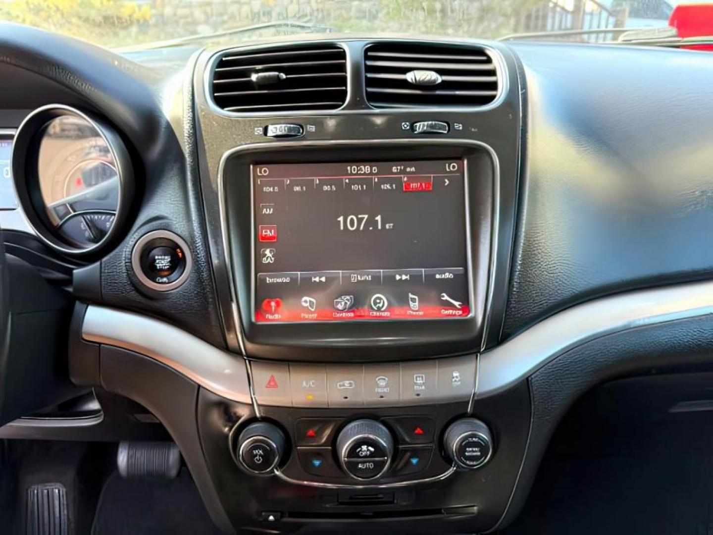 2018 Vice White /Black Dodge Journey (3C4PDDGG0JT) with an Pentastar 36L V-6 DOHC engine, Automatic transmission, located at 1175 N Woodruff Ave, Idaho Falls, ID, 83401, 43.506901, -111.999657 - At Timberline Auto, finding a great deal on your next vehicle is always easy! Our experienced sales staff's goal is to help find you the right vehicle at the right price! Our knowledgeable finance department has options for almost any credit score. We offer extended service contract options to prote - Photo#14