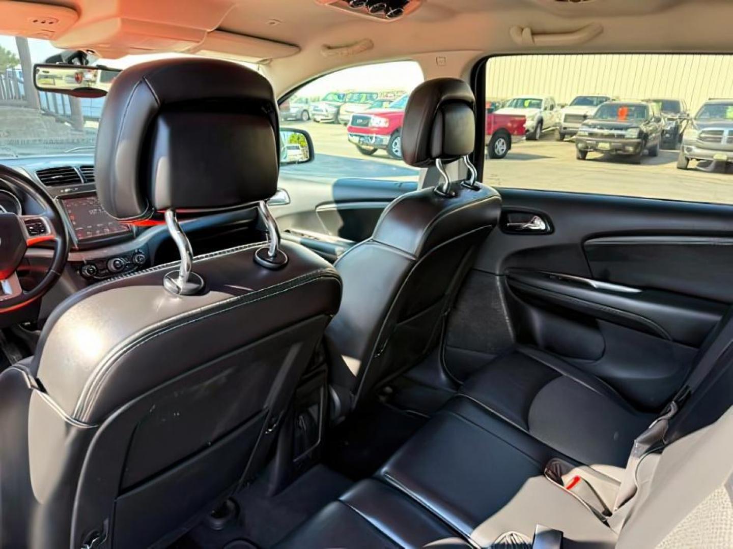 2018 Vice White /Black Dodge Journey (3C4PDDGG0JT) with an Pentastar 36L V-6 DOHC engine, Automatic transmission, located at 1175 N Woodruff Ave, Idaho Falls, ID, 83401, 43.506901, -111.999657 - At Timberline Auto, finding a great deal on your next vehicle is always easy! Our experienced sales staff's goal is to help find you the right vehicle at the right price! Our knowledgeable finance department has options for almost any credit score. We offer extended service contract options to prote - Photo#18