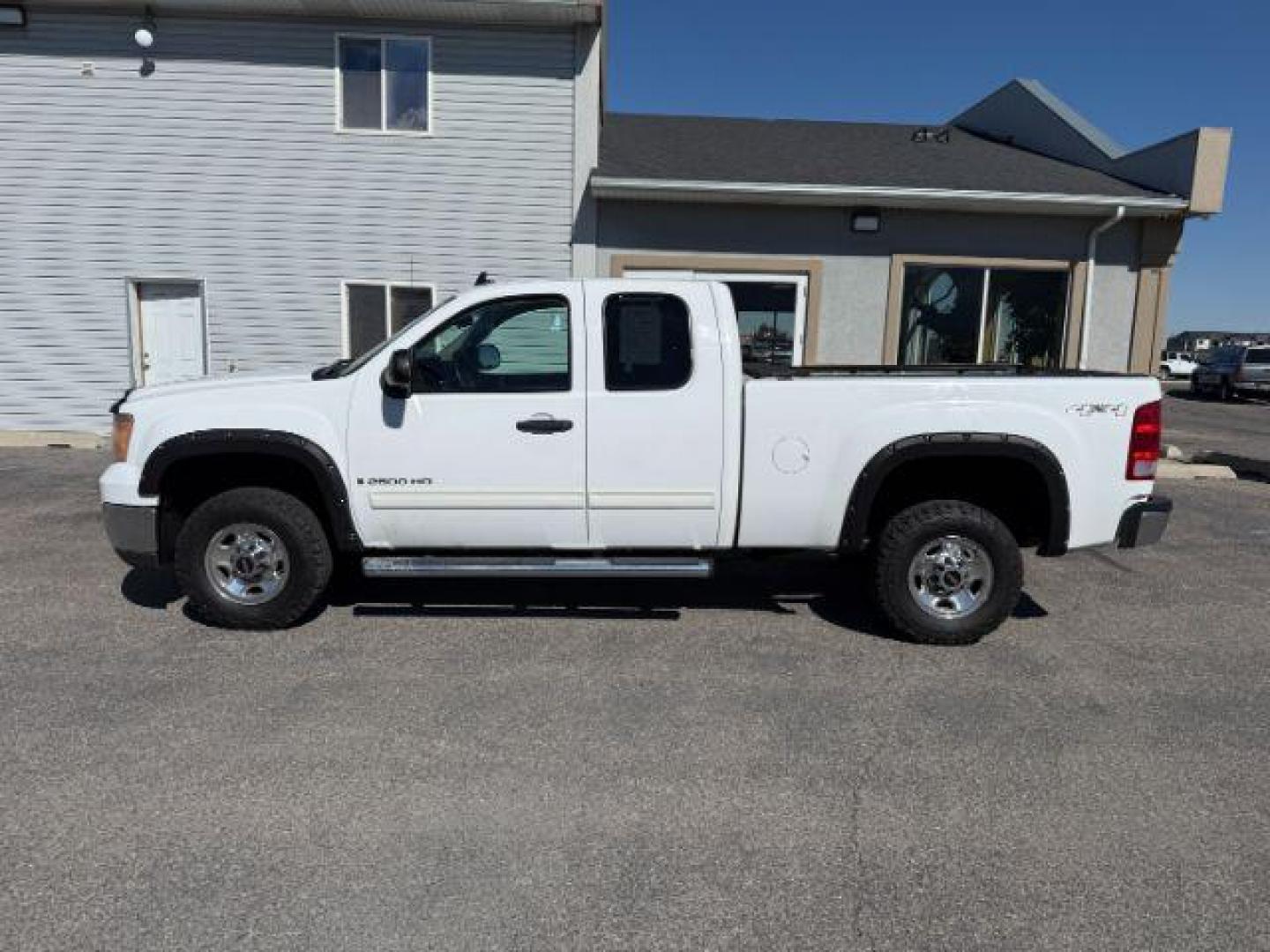 2009 Summit White /Dark Titanium GMC Sierra 2500HD (1GTHK49K19E) with an Vortec 6L V-8 variable valve control engine, Automatic transmission, located at 1175 N Woodruff Ave, Idaho Falls, ID, 83401, 43.506901, -111.999657 - At Timberline Auto, finding a great deal on your next vehicle is always easy! Our experienced sales staff's goal is to help find you the right vehicle at the right price! Our knowledgeable finance department has options for almost any credit score. We offer extended service contract options to prote - Photo#21