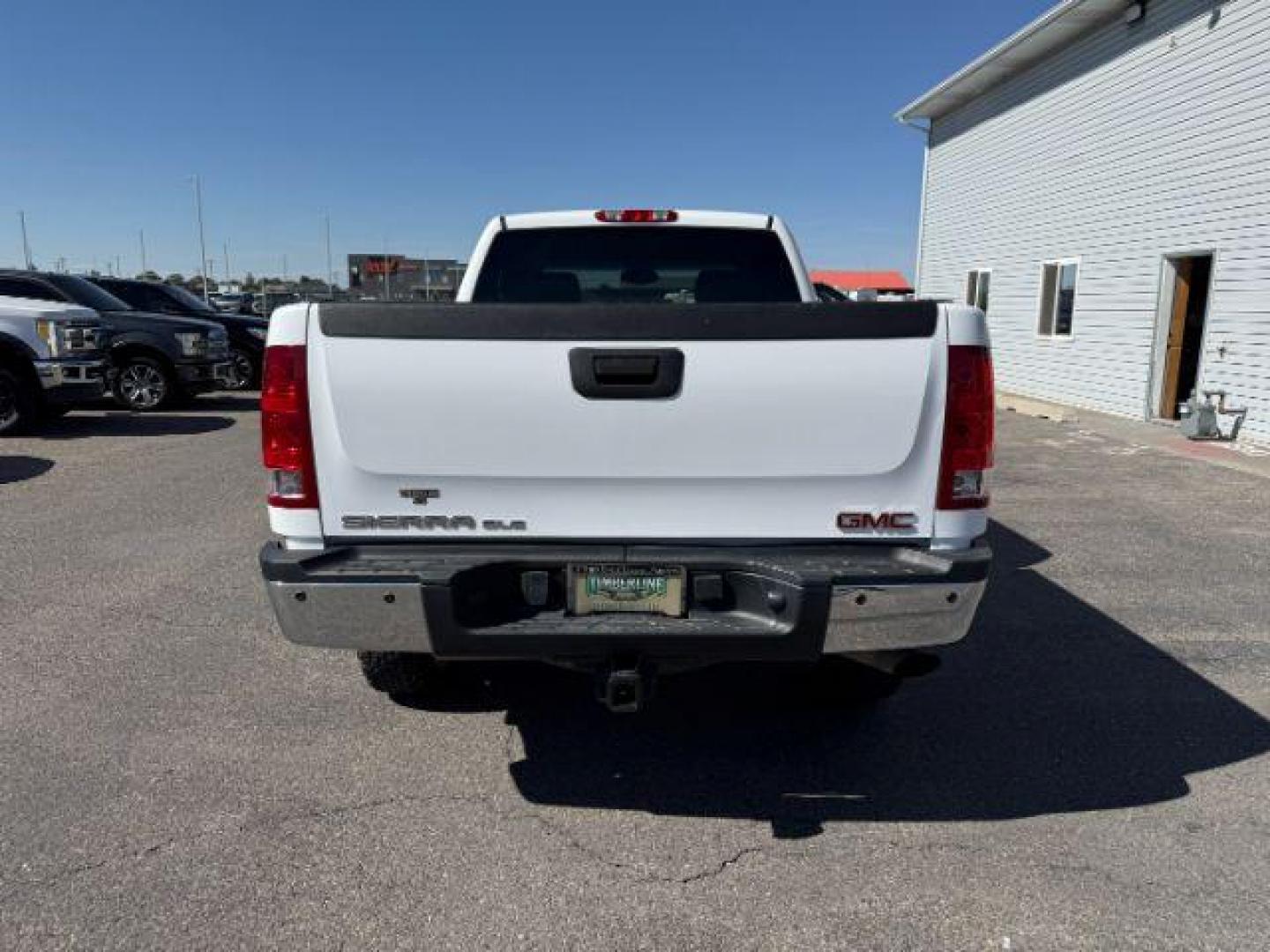 2009 Summit White /Dark Titanium GMC Sierra 2500HD (1GTHK49K19E) with an Vortec 6L V-8 variable valve control engine, Automatic transmission, located at 1175 N Woodruff Ave, Idaho Falls, ID, 83401, 43.506901, -111.999657 - At Timberline Auto, finding a great deal on your next vehicle is always easy! Our experienced sales staff's goal is to help find you the right vehicle at the right price! Our knowledgeable finance department has options for almost any credit score. We offer extended service contract options to prote - Photo#22