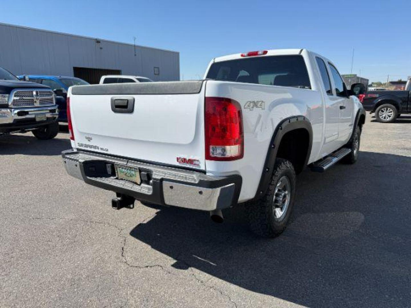 2009 Summit White /Dark Titanium GMC Sierra 2500HD (1GTHK49K19E) with an Vortec 6L V-8 variable valve control engine, Automatic transmission, located at 1175 N Woodruff Ave, Idaho Falls, ID, 83401, 43.506901, -111.999657 - At Timberline Auto, finding a great deal on your next vehicle is always easy! Our experienced sales staff's goal is to help find you the right vehicle at the right price! Our knowledgeable finance department has options for almost any credit score. We offer extended service contract options to prote - Photo#23