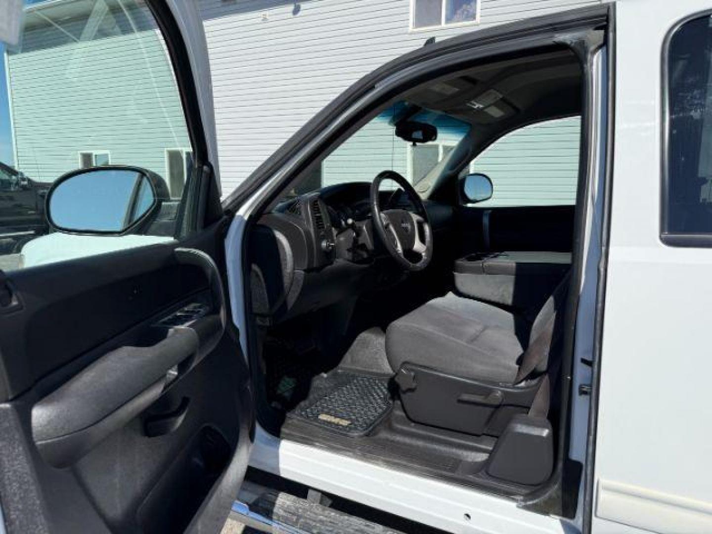 2009 Summit White /Dark Titanium GMC Sierra 2500HD (1GTHK49K19E) with an Vortec 6L V-8 variable valve control engine, Automatic transmission, located at 1175 N Woodruff Ave, Idaho Falls, ID, 83401, 43.506901, -111.999657 - At Timberline Auto, finding a great deal on your next vehicle is always easy! Our experienced sales staff's goal is to help find you the right vehicle at the right price! Our knowledgeable finance department has options for almost any credit score. We offer extended service contract options to prote - Photo#28