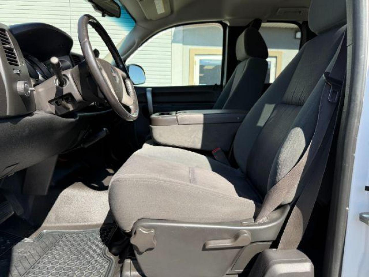 2009 Summit White /Dark Titanium GMC Sierra 2500HD (1GTHK49K19E) with an Vortec 6L V-8 variable valve control engine, Automatic transmission, located at 1175 N Woodruff Ave, Idaho Falls, ID, 83401, 43.506901, -111.999657 - At Timberline Auto, finding a great deal on your next vehicle is always easy! Our experienced sales staff's goal is to help find you the right vehicle at the right price! Our knowledgeable finance department has options for almost any credit score. We offer extended service contract options to prote - Photo#29