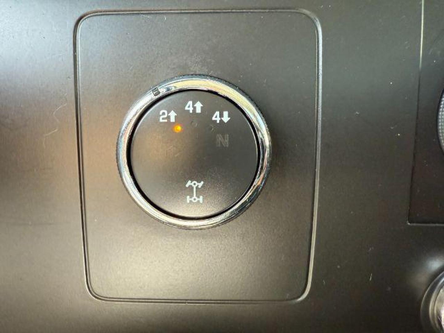 2009 Summit White /Dark Titanium GMC Sierra 2500HD (1GTHK49K19E) with an Vortec 6L V-8 variable valve control engine, Automatic transmission, located at 1175 N Woodruff Ave, Idaho Falls, ID, 83401, 43.506901, -111.999657 - At Timberline Auto, finding a great deal on your next vehicle is always easy! Our experienced sales staff's goal is to help find you the right vehicle at the right price! Our knowledgeable finance department has options for almost any credit score. We offer extended service contract options to prote - Photo#34