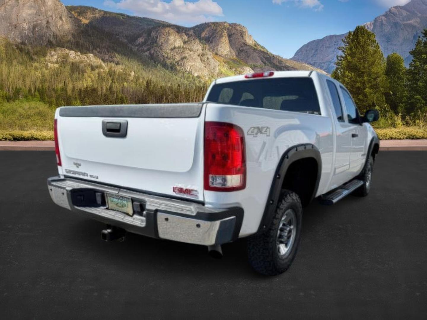 2009 Summit White /Dark Titanium GMC Sierra 2500HD (1GTHK49K19E) with an Vortec 6L V-8 variable valve control engine, Automatic transmission, located at 1175 N Woodruff Ave, Idaho Falls, ID, 83401, 43.506901, -111.999657 - At Timberline Auto, finding a great deal on your next vehicle is always easy! Our experienced sales staff's goal is to help find you the right vehicle at the right price! Our knowledgeable finance department has options for almost any credit score. We offer extended service contract options to prote - Photo#3