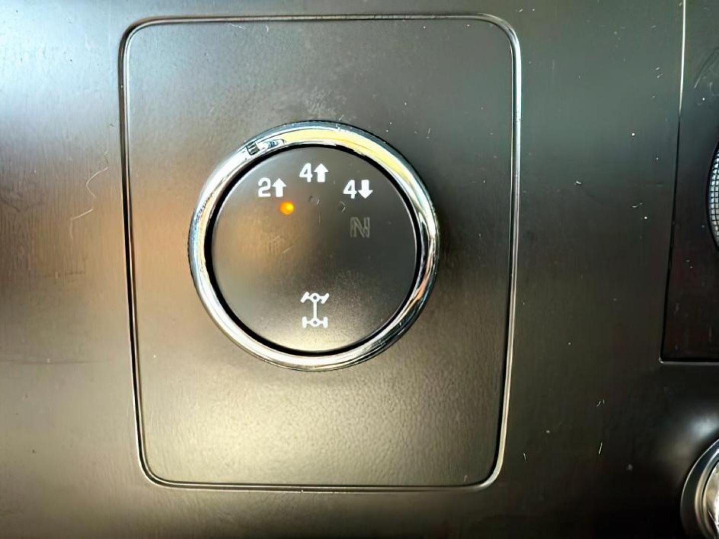 2009 Summit White /Dark Titanium GMC Sierra 2500HD (1GTHK49K19E) with an Vortec 6L V-8 variable valve control engine, Automatic transmission, located at 1175 N Woodruff Ave, Idaho Falls, ID, 83401, 43.506901, -111.999657 - At Timberline Auto, finding a great deal on your next vehicle is always easy! Our experienced sales staff's goal is to help find you the right vehicle at the right price! Our knowledgeable finance department has options for almost any credit score. We offer extended service contract options to prote - Photo#14