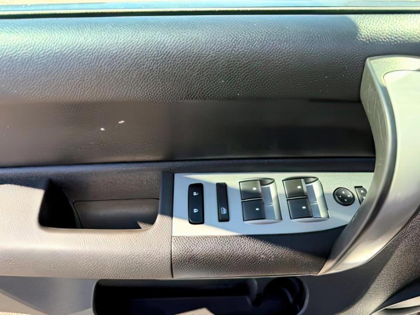 2009 Summit White /Dark Titanium GMC Sierra 2500HD (1GTHK49K19E) with an Vortec 6L V-8 variable valve control engine, Automatic transmission, located at 1175 N Woodruff Ave, Idaho Falls, ID, 83401, 43.506901, -111.999657 - At Timberline Auto, finding a great deal on your next vehicle is always easy! Our experienced sales staff's goal is to help find you the right vehicle at the right price! Our knowledgeable finance department has options for almost any credit score. We offer extended service contract options to prote - Photo#16