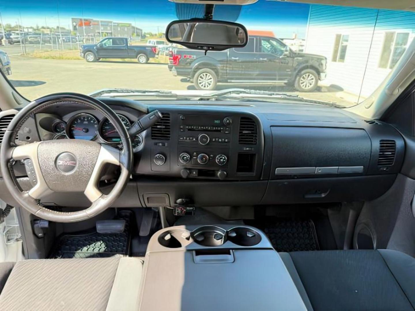 2009 Summit White /Dark Titanium GMC Sierra 2500HD (1GTHK49K19E) with an Vortec 6L V-8 variable valve control engine, Automatic transmission, located at 1175 N Woodruff Ave, Idaho Falls, ID, 83401, 43.506901, -111.999657 - At Timberline Auto, finding a great deal on your next vehicle is always easy! Our experienced sales staff's goal is to help find you the right vehicle at the right price! Our knowledgeable finance department has options for almost any credit score. We offer extended service contract options to prote - Photo#17