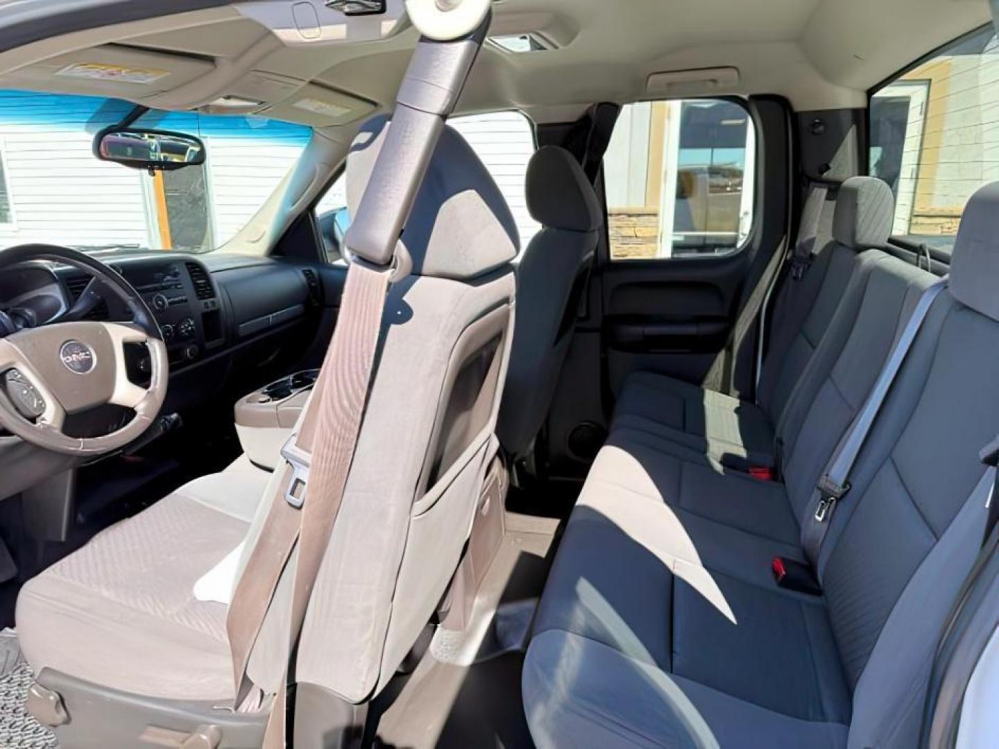 2009 Summit White /Dark Titanium GMC Sierra 2500HD (1GTHK49K19E) with an Vortec 6L V-8 variable valve control engine, Automatic transmission, located at 1175 N Woodruff Ave, Idaho Falls, ID, 83401, 43.506901, -111.999657 - At Timberline Auto, finding a great deal on your next vehicle is always easy! Our experienced sales staff's goal is to help find you the right vehicle at the right price! Our knowledgeable finance department has options for almost any credit score. We offer extended service contract options to prote - Photo#18