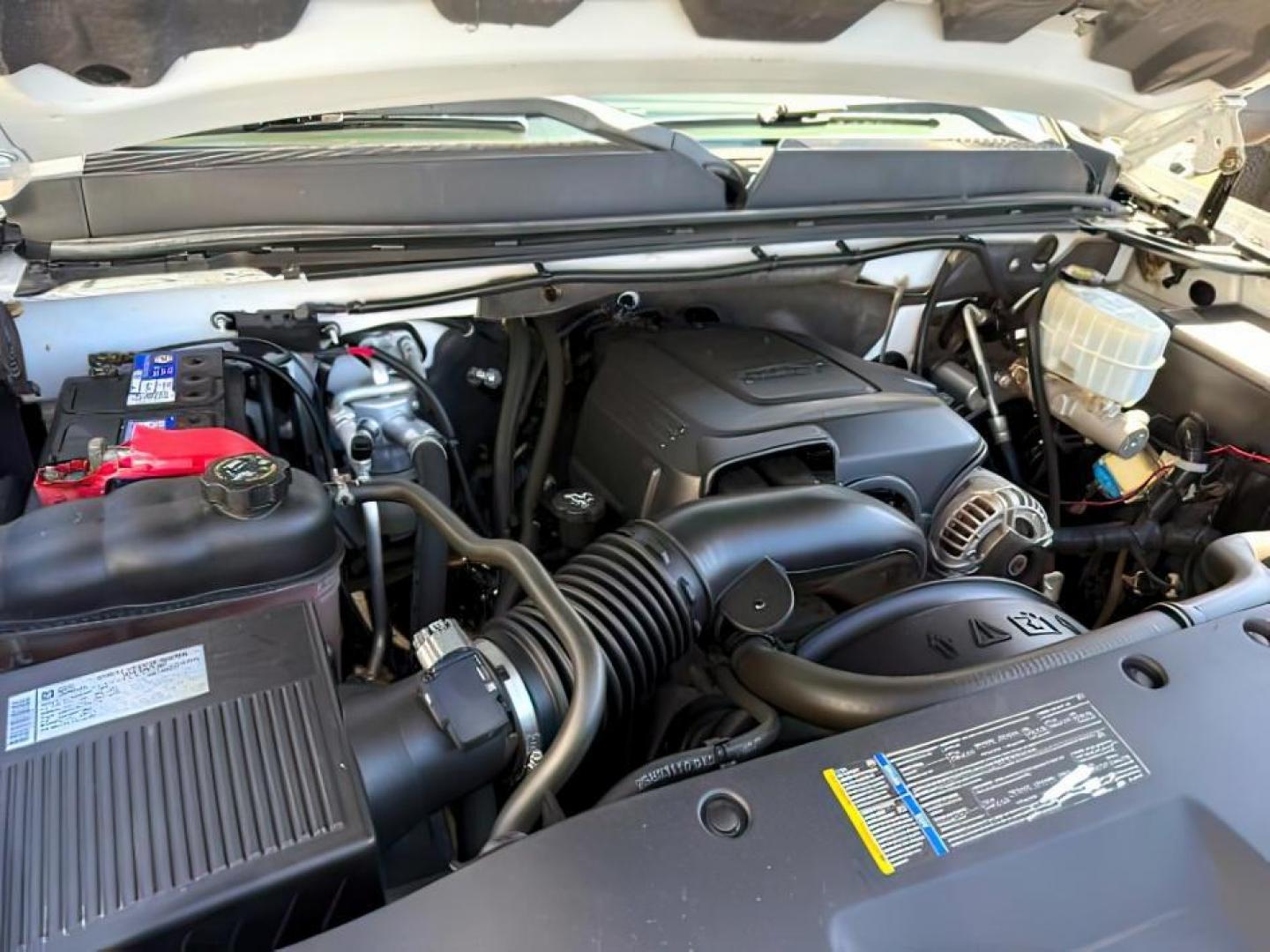 2009 Summit White /Dark Titanium GMC Sierra 2500HD (1GTHK49K19E) with an Vortec 6L V-8 variable valve control engine, Automatic transmission, located at 1175 N Woodruff Ave, Idaho Falls, ID, 83401, 43.506901, -111.999657 - At Timberline Auto, finding a great deal on your next vehicle is always easy! Our experienced sales staff's goal is to help find you the right vehicle at the right price! Our knowledgeable finance department has options for almost any credit score. We offer extended service contract options to prote - Photo#19