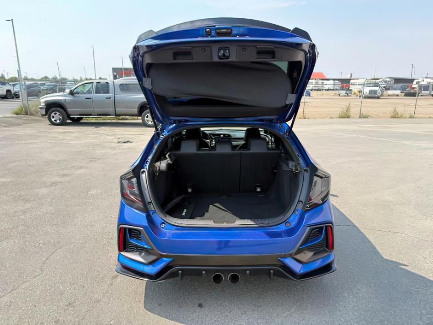 2020 BLUE /SPORT Honda Civic Hatchback (SHHFK7H90LU) with an 15 I4 TURBO engine, Automatic transmission, located at 1175 N Woodruff Ave, Idaho Falls, ID, 83401, 43.506901, -111.999657 - At Timberline Auto, finding a great deal on your next vehicle is always easy! Our experienced sales staff's goal is to help find you the right vehicle at the right price! Our knowledgeable finance department has options for almost any credit score. We offer extended service contract options to prote - Photo#5