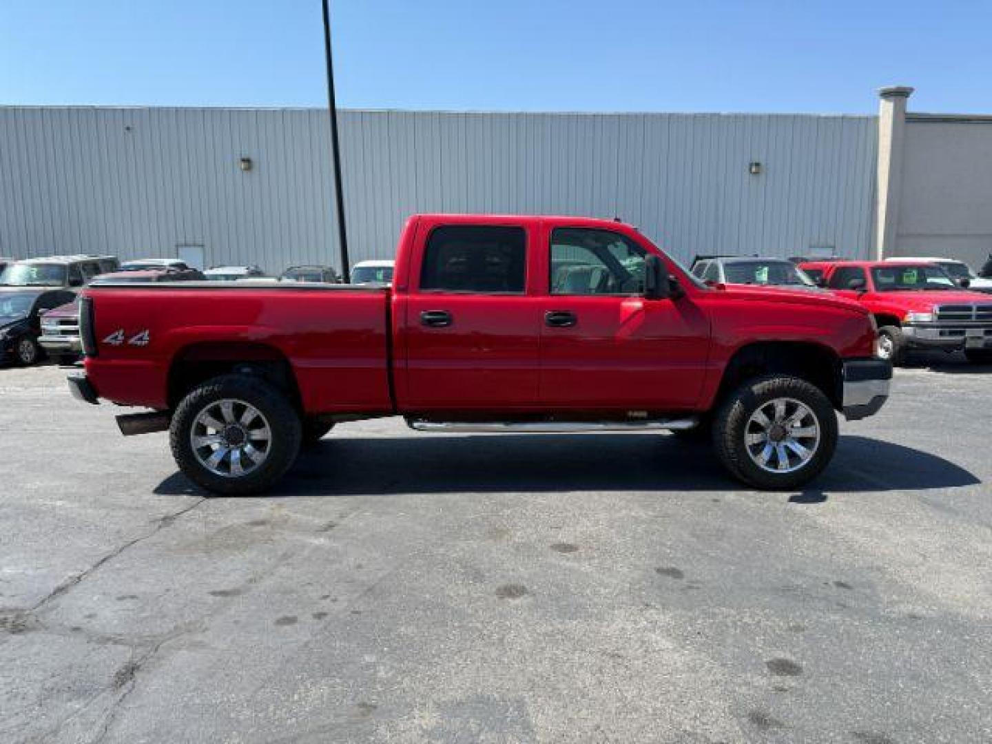 2005 RED /Dark Charcoal Chevrolet Silverado 2500HD (1GCHK232X5F) with an 66 engine, Automatic transmission, located at 1175 N Woodruff Ave, Idaho Falls, ID, 83401, 43.506901, -111.999657 - At Timberline Auto, finding a great deal on your next vehicle is always easy! Our experienced sales staff's goal is to help find you the right vehicle at the right price! Our knowledgeable finance department has options for almost any credit score. We offer extended service contract options to prote - Photo#25