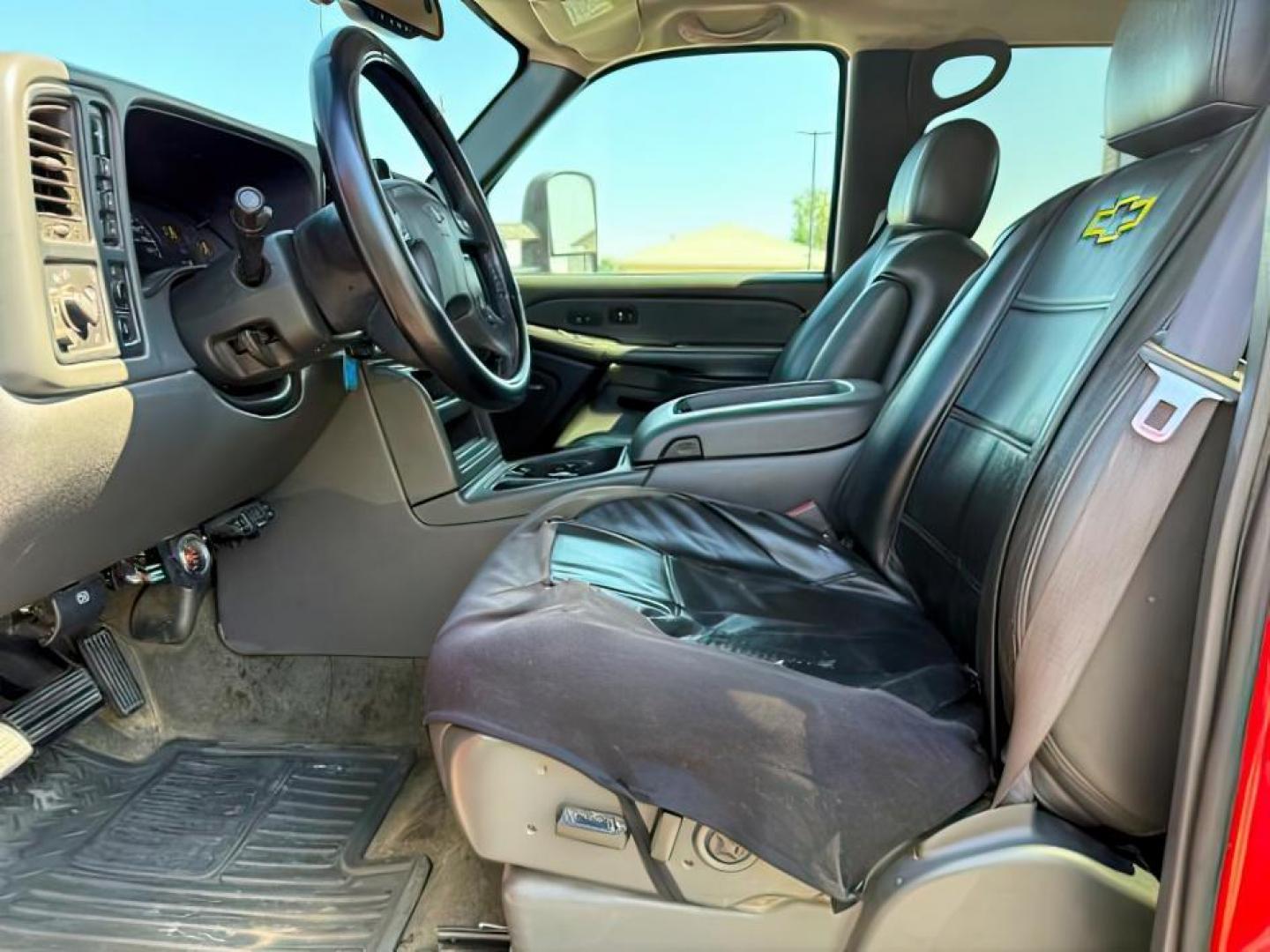 2005 RED /Dark Charcoal Chevrolet Silverado 2500HD (1GCHK232X5F) with an 66 engine, Automatic transmission, located at 1175 N Woodruff Ave, Idaho Falls, ID, 83401, 43.506901, -111.999657 - At Timberline Auto, finding a great deal on your next vehicle is always easy! Our experienced sales staff's goal is to help find you the right vehicle at the right price! Our knowledgeable finance department has options for almost any credit score. We offer extended service contract options to prote - Photo#10