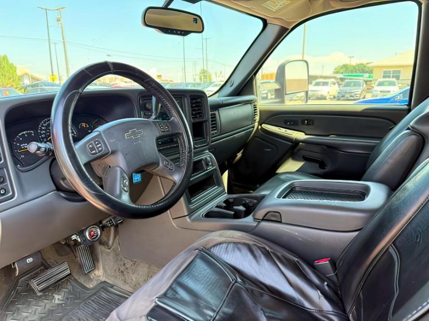 2005 RED /Dark Charcoal Chevrolet Silverado 2500HD (1GCHK232X5F) with an 66 engine, Automatic transmission, located at 1175 N Woodruff Ave, Idaho Falls, ID, 83401, 43.506901, -111.999657 - At Timberline Auto, finding a great deal on your next vehicle is always easy! Our experienced sales staff's goal is to help find you the right vehicle at the right price! Our knowledgeable finance department has options for almost any credit score. We offer extended service contract options to prote - Photo#11