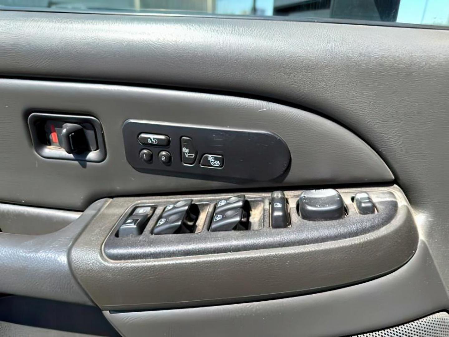 2005 RED /Dark Charcoal Chevrolet Silverado 2500HD (1GCHK232X5F) with an 66 engine, Automatic transmission, located at 1175 N Woodruff Ave, Idaho Falls, ID, 83401, 43.506901, -111.999657 - At Timberline Auto, finding a great deal on your next vehicle is always easy! Our experienced sales staff's goal is to help find you the right vehicle at the right price! Our knowledgeable finance department has options for almost any credit score. We offer extended service contract options to prote - Photo#15