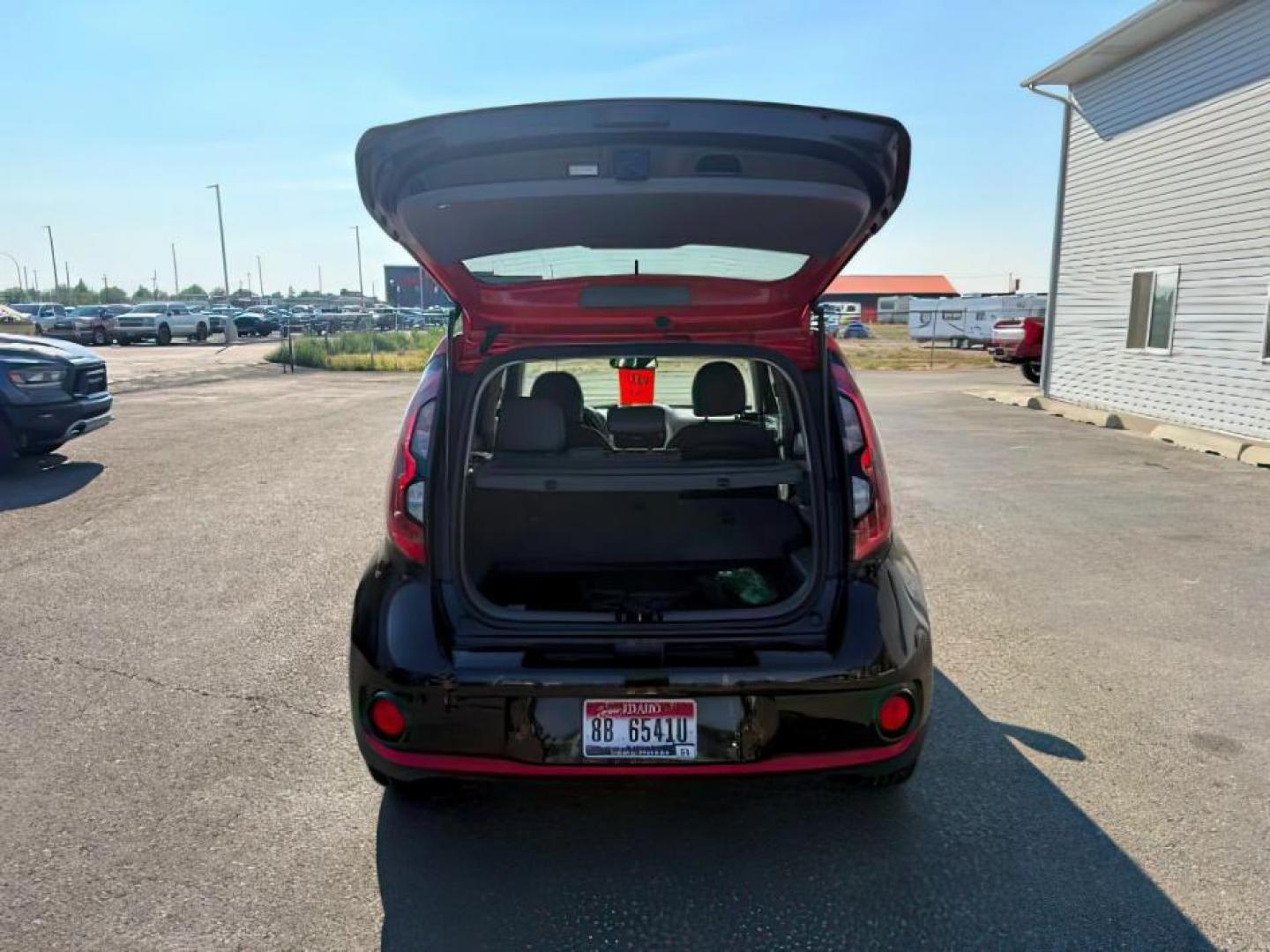 2016 BLACK /Gray Two-Tone, cloth KIA Soul EV (KNDJX3AE5G7) with an ELECTRIC engine, Automatic transmission, located at 1175 N Woodruff Ave, Idaho Falls, ID, 83401, 43.506901, -111.999657 - At Timberline Auto, finding a great deal on your next vehicle is always easy! Our experienced sales staff's goal is to help find you the right vehicle at the right price! Our knowledgeable finance department has options for almost any credit score. We offer extended service contract options to prote - Photo#4