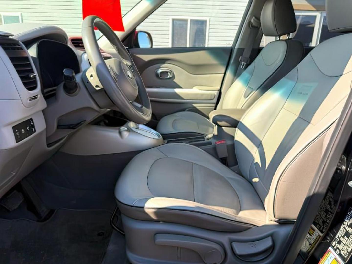 2016 BLACK /Gray Two-Tone, cloth KIA Soul EV (KNDJX3AE5G7) with an ELECTRIC engine, Automatic transmission, located at 1175 N Woodruff Ave, Idaho Falls, ID, 83401, 43.506901, -111.999657 - At Timberline Auto, finding a great deal on your next vehicle is always easy! Our experienced sales staff's goal is to help find you the right vehicle at the right price! Our knowledgeable finance department has options for almost any credit score. We offer extended service contract options to prote - Photo#11