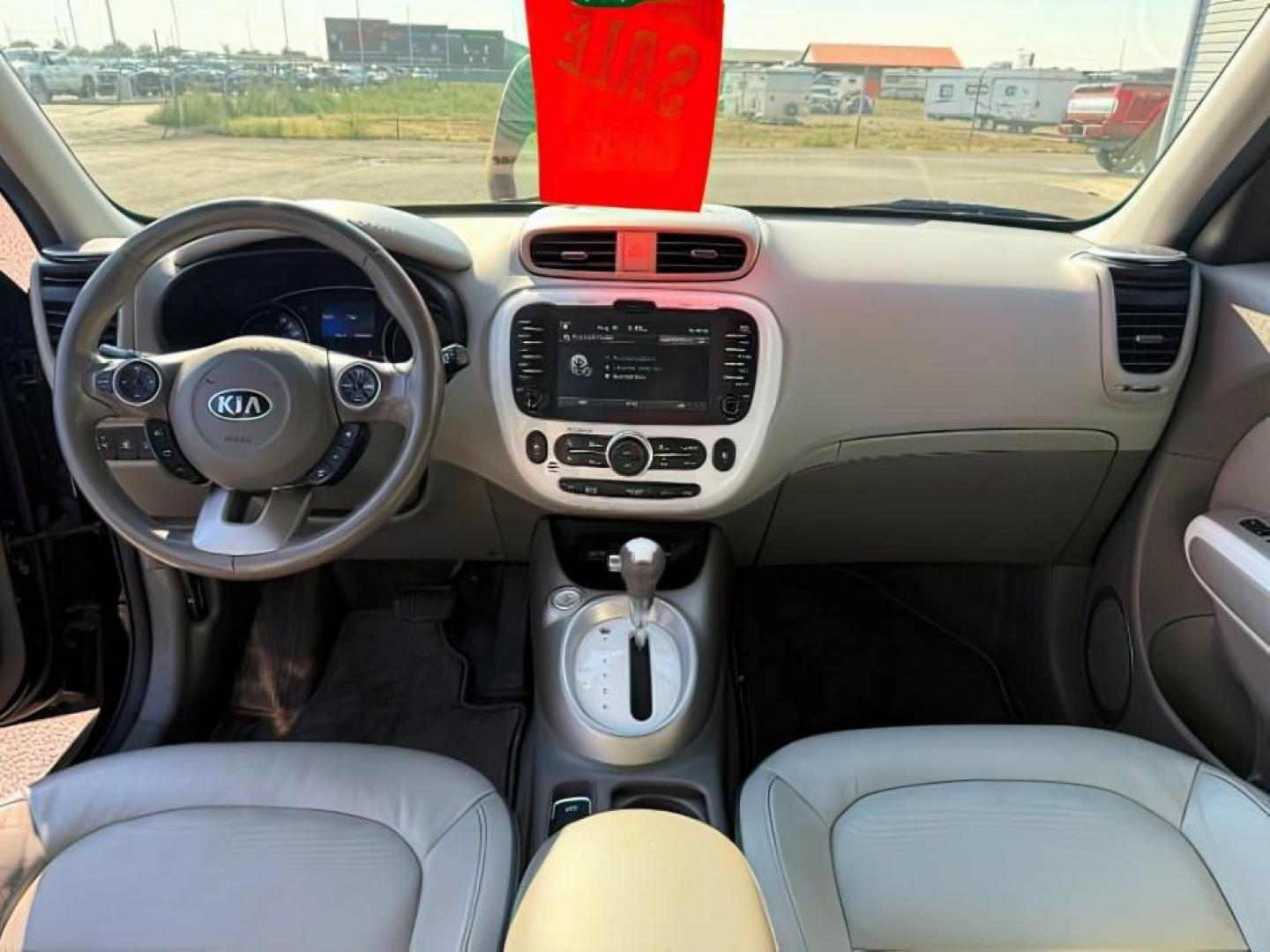 2016 BLACK /Gray Two-Tone, cloth KIA Soul EV (KNDJX3AE5G7) with an ELECTRIC engine, Automatic transmission, located at 1175 N Woodruff Ave, Idaho Falls, ID, 83401, 43.506901, -111.999657 - At Timberline Auto, finding a great deal on your next vehicle is always easy! Our experienced sales staff's goal is to help find you the right vehicle at the right price! Our knowledgeable finance department has options for almost any credit score. We offer extended service contract options to prote - Photo#20