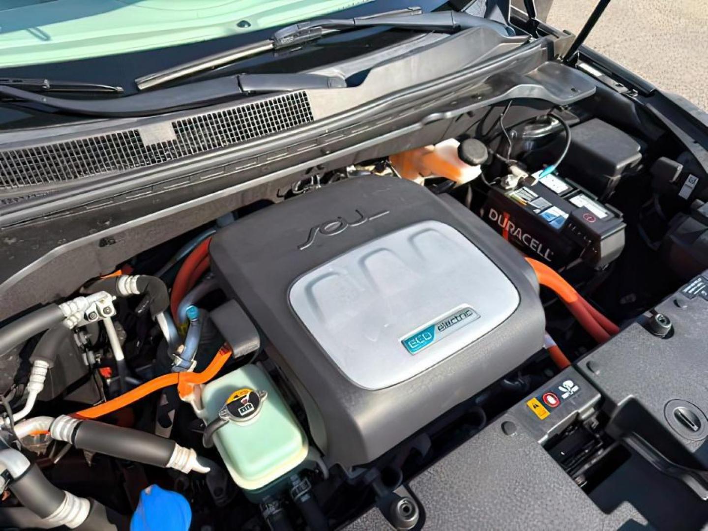 2016 BLACK /Gray Two-Tone, cloth KIA Soul EV (KNDJX3AE5G7) with an ELECTRIC engine, Automatic transmission, located at 1175 N Woodruff Ave, Idaho Falls, ID, 83401, 43.506901, -111.999657 - At Timberline Auto, finding a great deal on your next vehicle is always easy! Our experienced sales staff's goal is to help find you the right vehicle at the right price! Our knowledgeable finance department has options for almost any credit score. We offer extended service contract options to prote - Photo#22