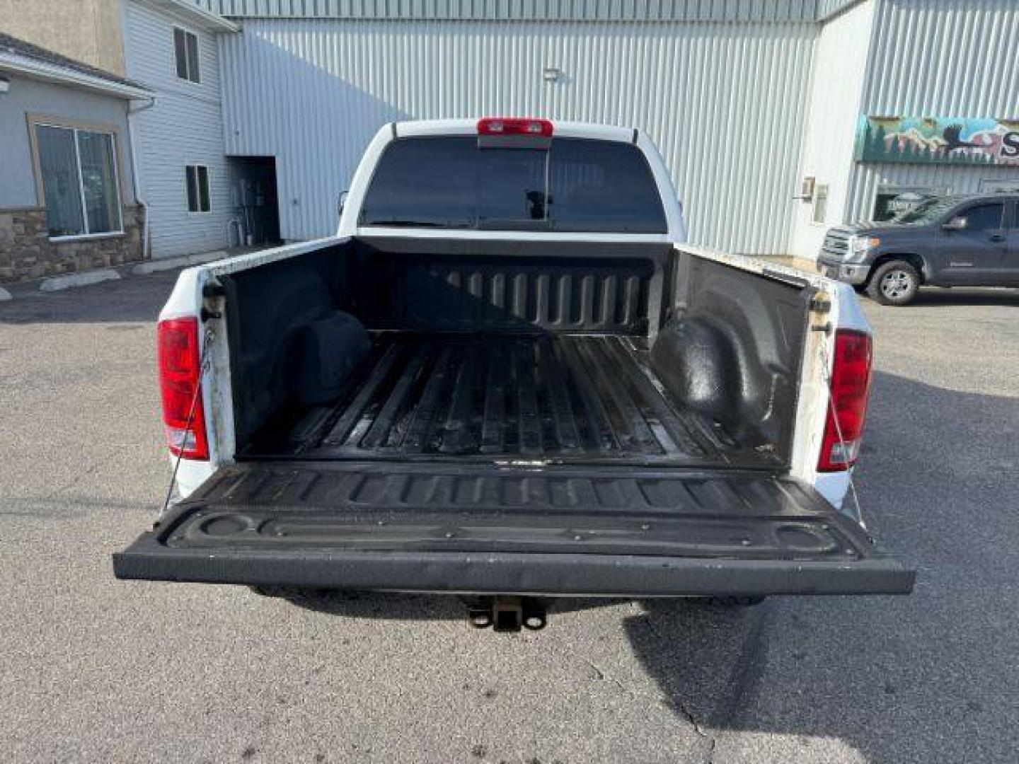 2003 WHITE /Dark Slate Gray Dodge Ram 3500 (3D7LU38653G) with an Cummins 59L I-6 diesel direct injection engine, Automatic transmission, located at 1175 N Woodruff Ave, Idaho Falls, ID, 83401, 43.506901, -111.999657 - At Timberline Auto, finding a great deal on your next vehicle is always easy! Our experienced sales staff's goal is to help find you the right vehicle at the right price! Our knowledgeable finance department has options for almost any credit score. We offer extended service contract options to prote - Photo#25