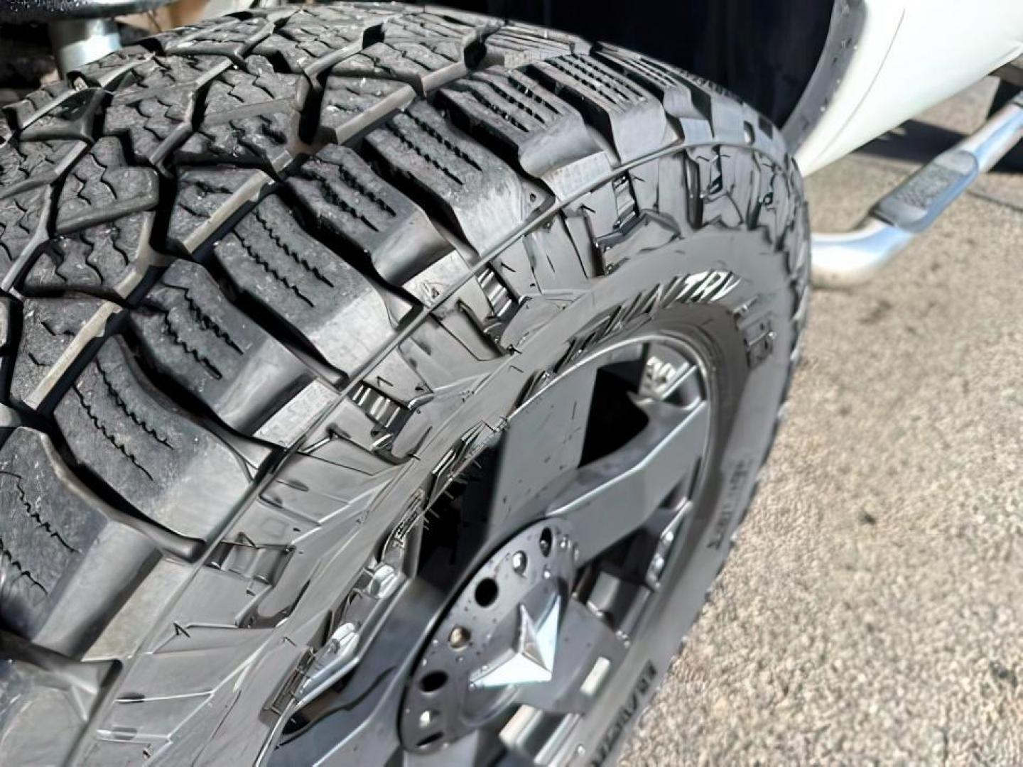 2003 WHITE /Dark Slate Gray Dodge Ram 3500 (3D7LU38653G) with an Cummins 59L I-6 diesel direct injection engine, Automatic transmission, located at 1175 N Woodruff Ave, Idaho Falls, ID, 83401, 43.506901, -111.999657 - At Timberline Auto, finding a great deal on your next vehicle is always easy! Our experienced sales staff's goal is to help find you the right vehicle at the right price! Our knowledgeable finance department has options for almost any credit score. We offer extended service contract options to prote - Photo#9