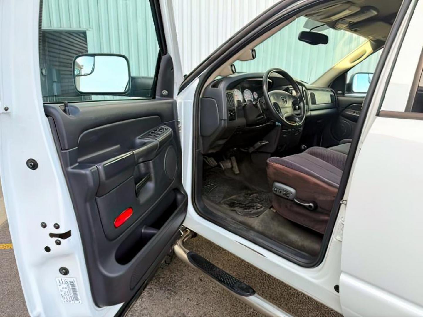 2003 WHITE /Dark Slate Gray Dodge Ram 3500 (3D7LU38653G) with an Cummins 59L I-6 diesel direct injection engine, Automatic transmission, located at 1175 N Woodruff Ave, Idaho Falls, ID, 83401, 43.506901, -111.999657 - At Timberline Auto, finding a great deal on your next vehicle is always easy! Our experienced sales staff's goal is to help find you the right vehicle at the right price! Our knowledgeable finance department has options for almost any credit score. We offer extended service contract options to prote - Photo#10