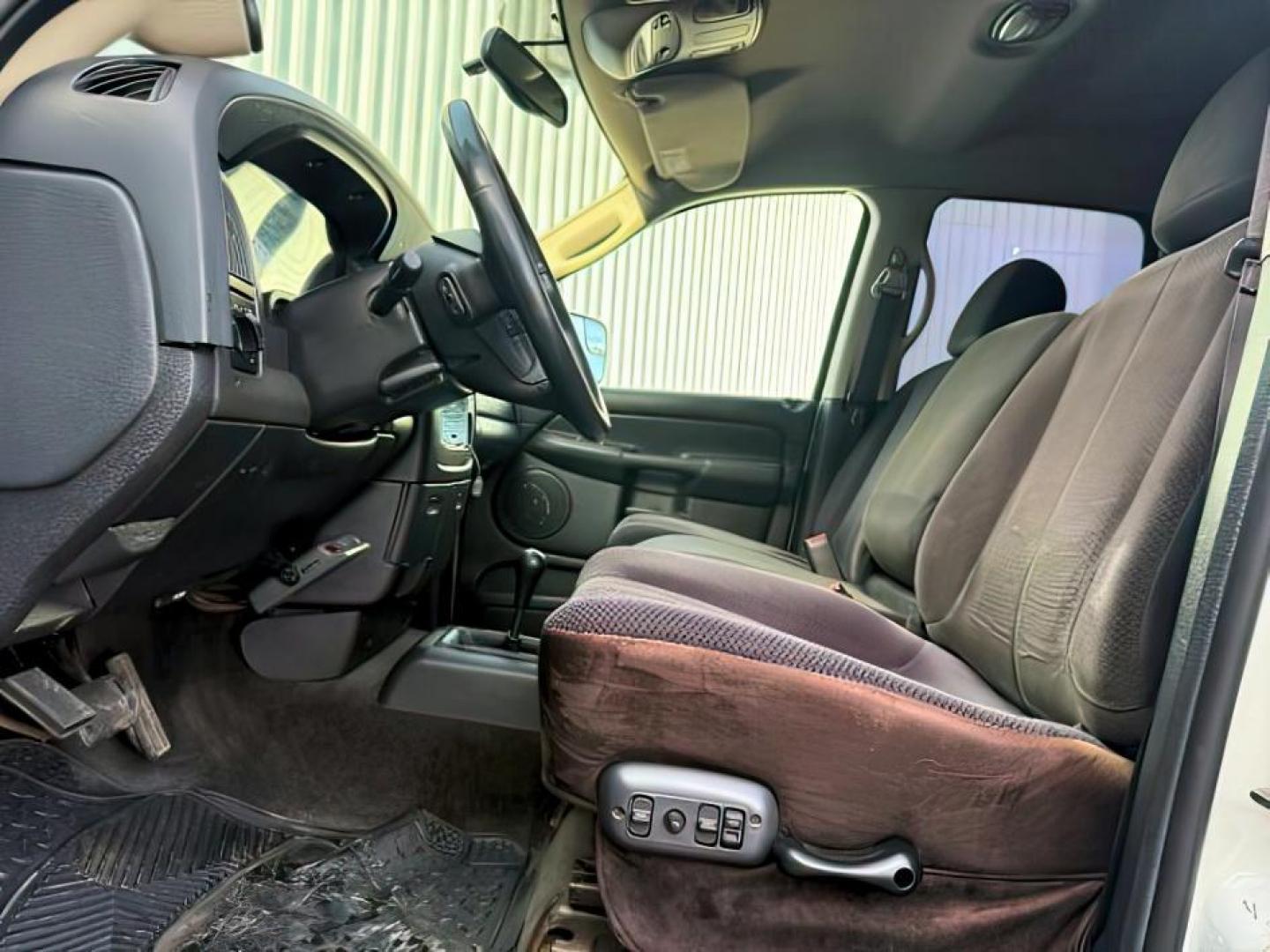 2003 WHITE /Dark Slate Gray Dodge Ram 3500 (3D7LU38653G) with an Cummins 59L I-6 diesel direct injection engine, Automatic transmission, located at 1175 N Woodruff Ave, Idaho Falls, ID, 83401, 43.506901, -111.999657 - At Timberline Auto, finding a great deal on your next vehicle is always easy! Our experienced sales staff's goal is to help find you the right vehicle at the right price! Our knowledgeable finance department has options for almost any credit score. We offer extended service contract options to prote - Photo#11