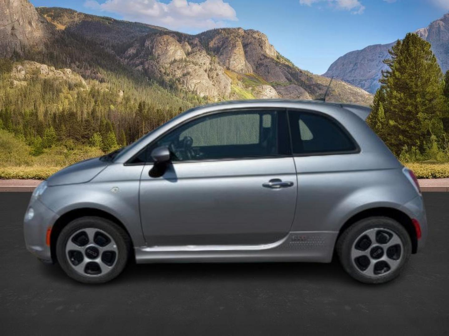 2017 SILVER /Black, leatherette Fiat 500e (3C3CFFGE7HT) with an ELECTRIC engine, located at 1175 N Woodruff Ave, Idaho Falls, ID, 83401, 43.506901, -111.999657 - At Timberline Auto, finding a great deal on your next vehicle is always easy! Our experienced sales staff's goal is to help find you the right vehicle at the right price! Our knowledgeable finance department has options for almost any credit score. We offer extended service contract options to prote - Photo#1