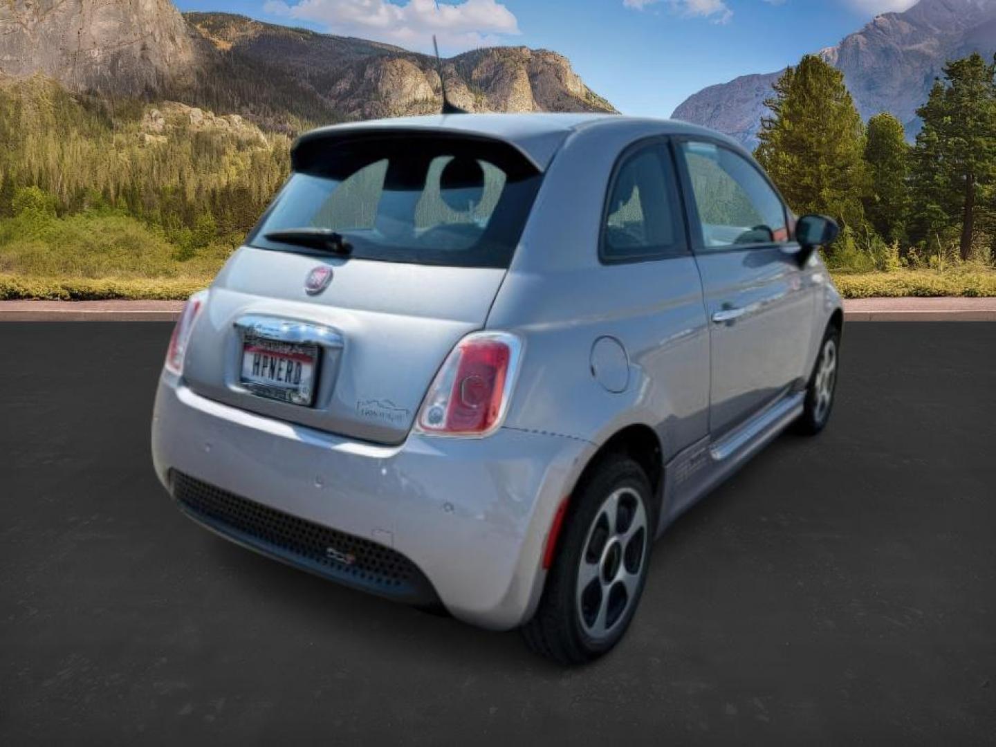 2017 SILVER /Black, leatherette Fiat 500e (3C3CFFGE7HT) with an ELECTRIC engine, located at 1175 N Woodruff Ave, Idaho Falls, ID, 83401, 43.506901, -111.999657 - At Timberline Auto, finding a great deal on your next vehicle is always easy! Our experienced sales staff's goal is to help find you the right vehicle at the right price! Our knowledgeable finance department has options for almost any credit score. We offer extended service contract options to prote - Photo#5