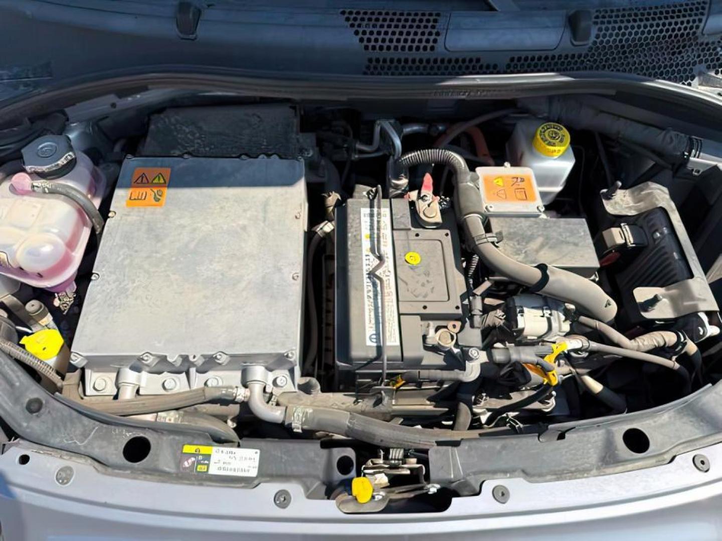 2017 SILVER /Black, leatherette Fiat 500e (3C3CFFGE7HT) with an ELECTRIC engine, located at 1175 N Woodruff Ave, Idaho Falls, ID, 83401, 43.506901, -111.999657 - At Timberline Auto, finding a great deal on your next vehicle is always easy! Our experienced sales staff's goal is to help find you the right vehicle at the right price! Our knowledgeable finance department has options for almost any credit score. We offer extended service contract options to prote - Photo#19