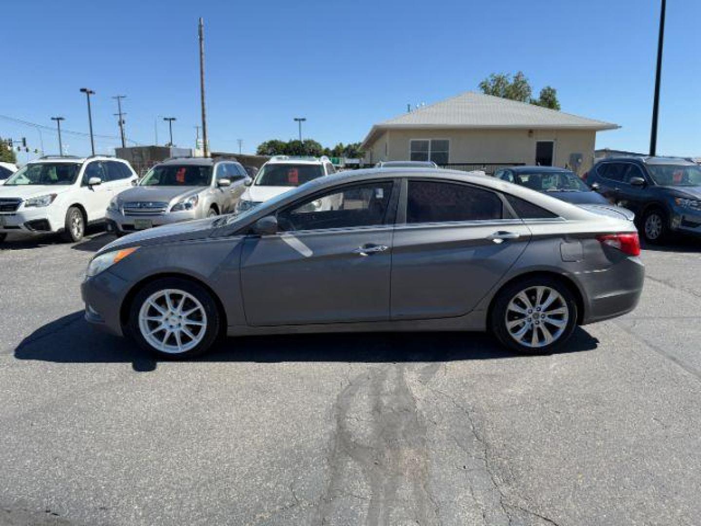 2012 SILVER /Black Hyundai Sonata (5NPEC4AC2CH) with an 24L I-4 gasoline direct injection engine, Automatic transmission, located at 1175 N Woodruff Ave, Idaho Falls, ID, 83401, 43.506901, -111.999657 - At Timberline Auto, finding a great deal on your next vehicle is always easy! Our experienced sales staff's goal is to help find you the right vehicle at the right price! Our knowledgeable finance department has options for almost any credit score. We offer extended service contract options to prote - Photo#1