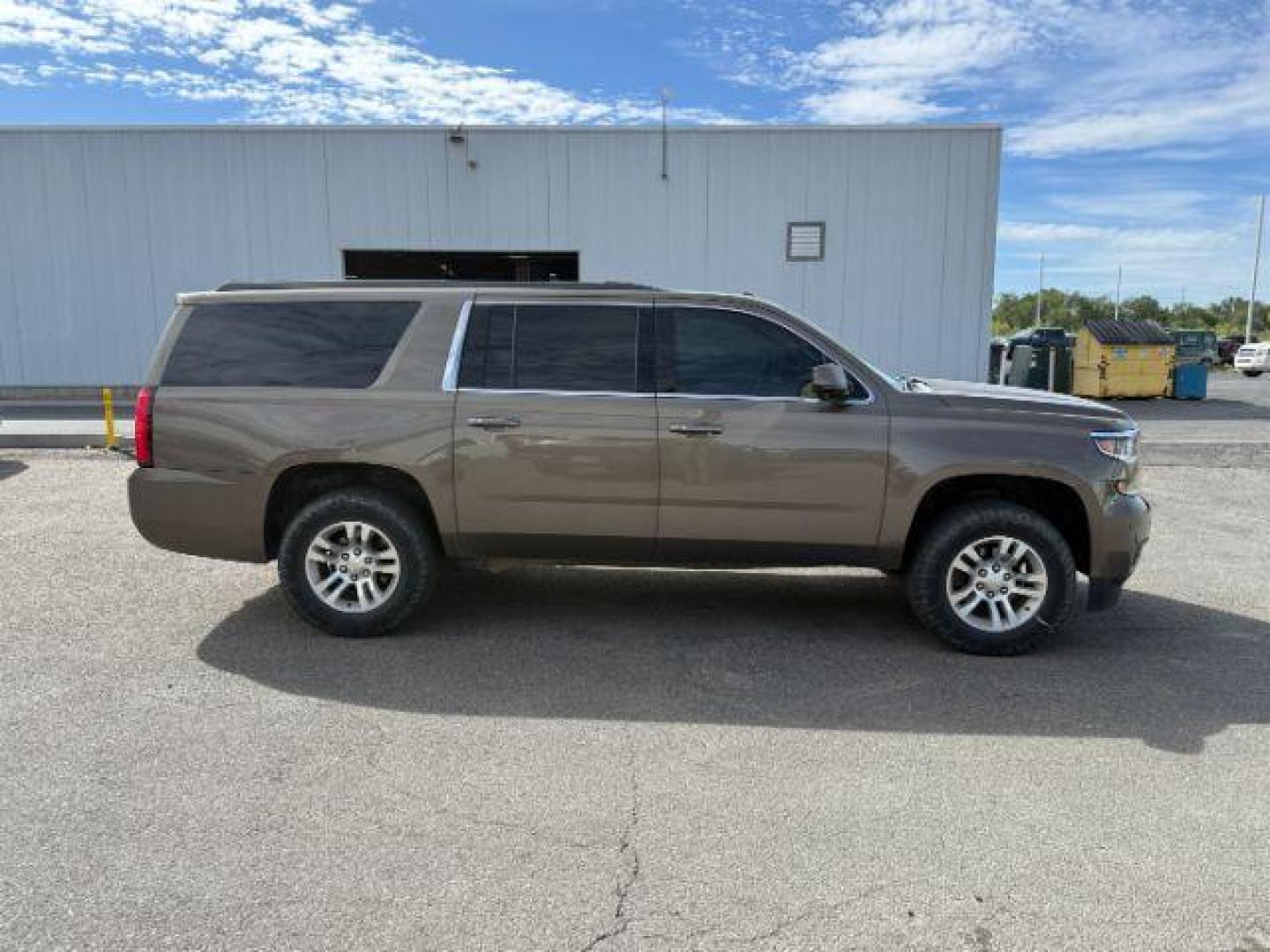 2015 BROWN /Cocoa/Dune Chevrolet Suburban 1500 (1GNSKJKC6FR) with an EcoTec3 53L V-8 gasoline direct injection engine, Automatic transmission, located at 1175 N Woodruff Ave, Idaho Falls, ID, 83401, 43.506901, -111.999657 - At Timberline Auto, finding a great deal on your next vehicle is always easy! Our experienced sales staff's goal is to help find you the right vehicle at the right price! Our knowledgeable finance department has options for almost any credit score. We offer extended service contract options to prote - Photo#7