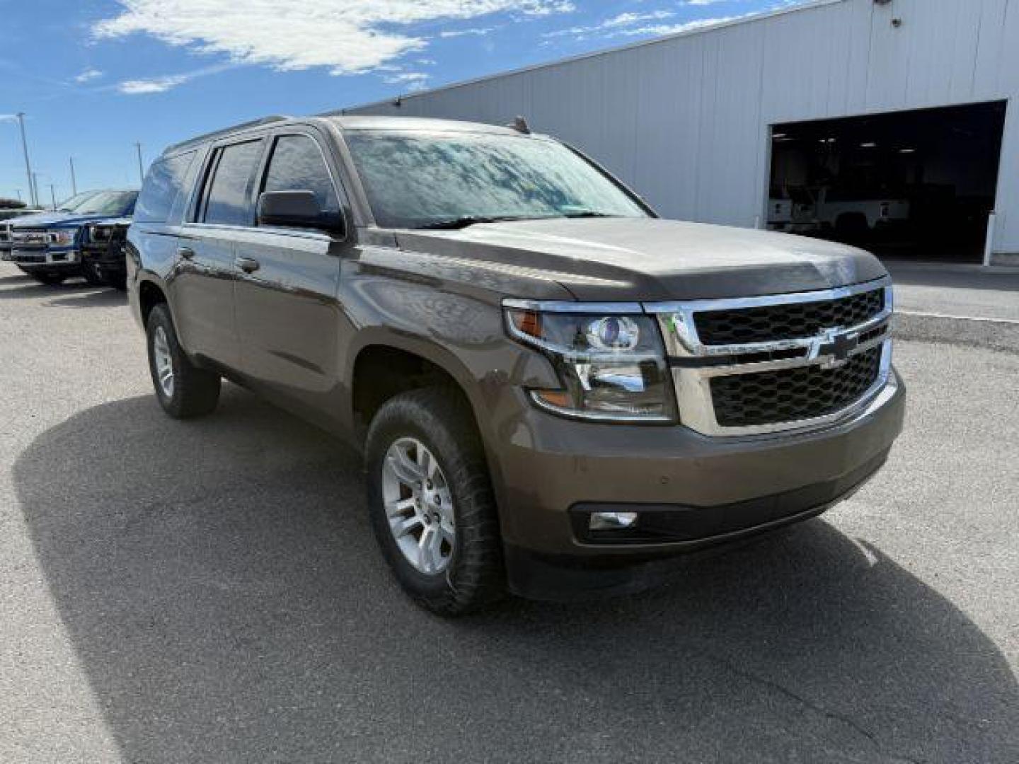 2015 BROWN /Cocoa/Dune Chevrolet Suburban 1500 (1GNSKJKC6FR) with an EcoTec3 53L V-8 gasoline direct injection engine, Automatic transmission, located at 1175 N Woodruff Ave, Idaho Falls, ID, 83401, 43.506901, -111.999657 - At Timberline Auto, finding a great deal on your next vehicle is always easy! Our experienced sales staff's goal is to help find you the right vehicle at the right price! Our knowledgeable finance department has options for almost any credit score. We offer extended service contract options to prote - Photo#8