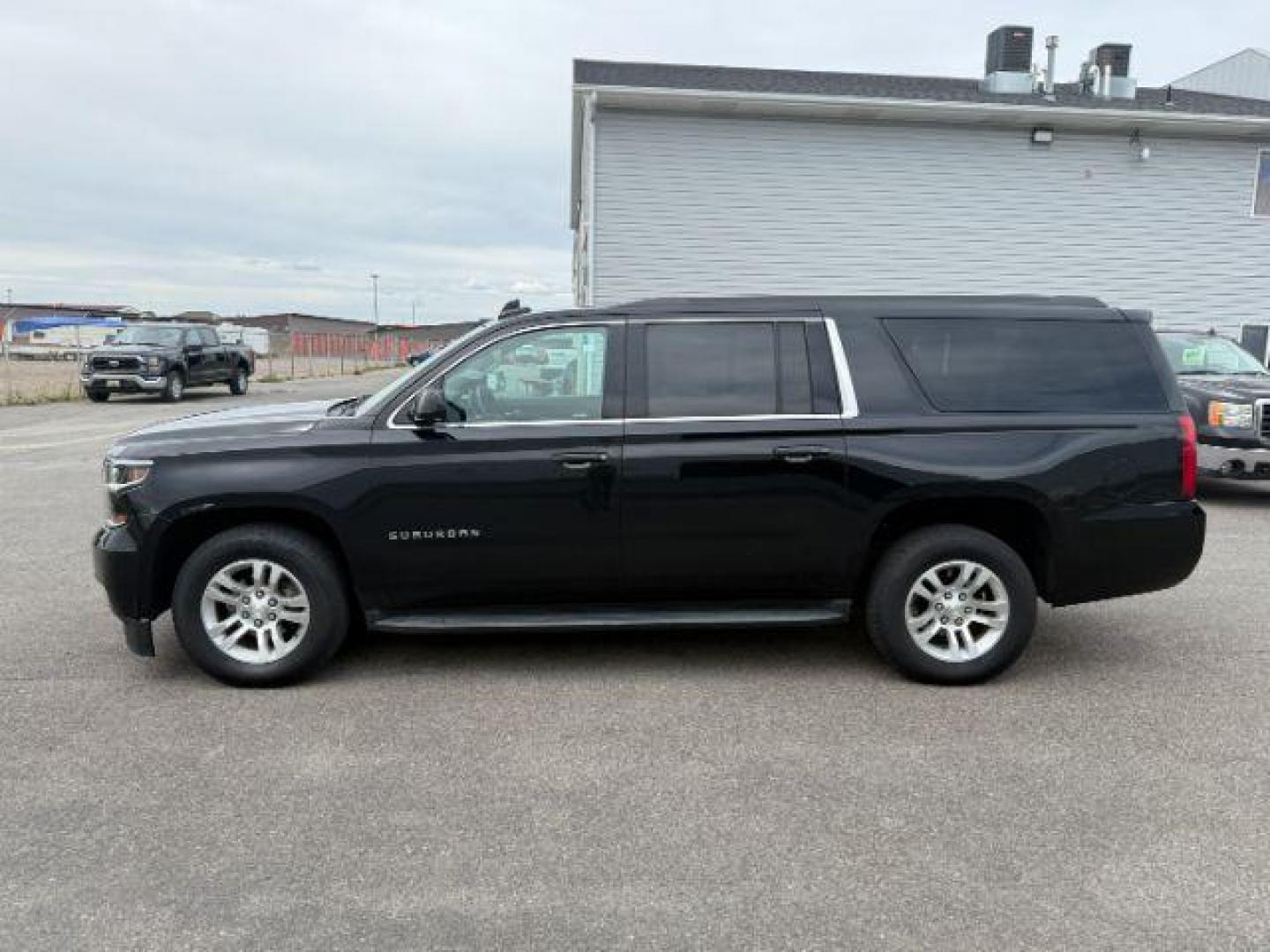 2018 Black /Jet Black Chevrolet Suburban (1GNSKGKC0JR) with an EcoTec3 53L V-8 gasoline direct injection engine, Automatic transmission, located at 1175 N Woodruff Ave, Idaho Falls, ID, 83401, 43.506901, -111.999657 - At Timberline Auto, finding a great deal on your next vehicle is always easy! Our experienced sales staff's goal is to help find you the right vehicle at the right price! Our knowledgeable finance department has options for almost any credit score. We offer extended service contract options to prote - Photo#1