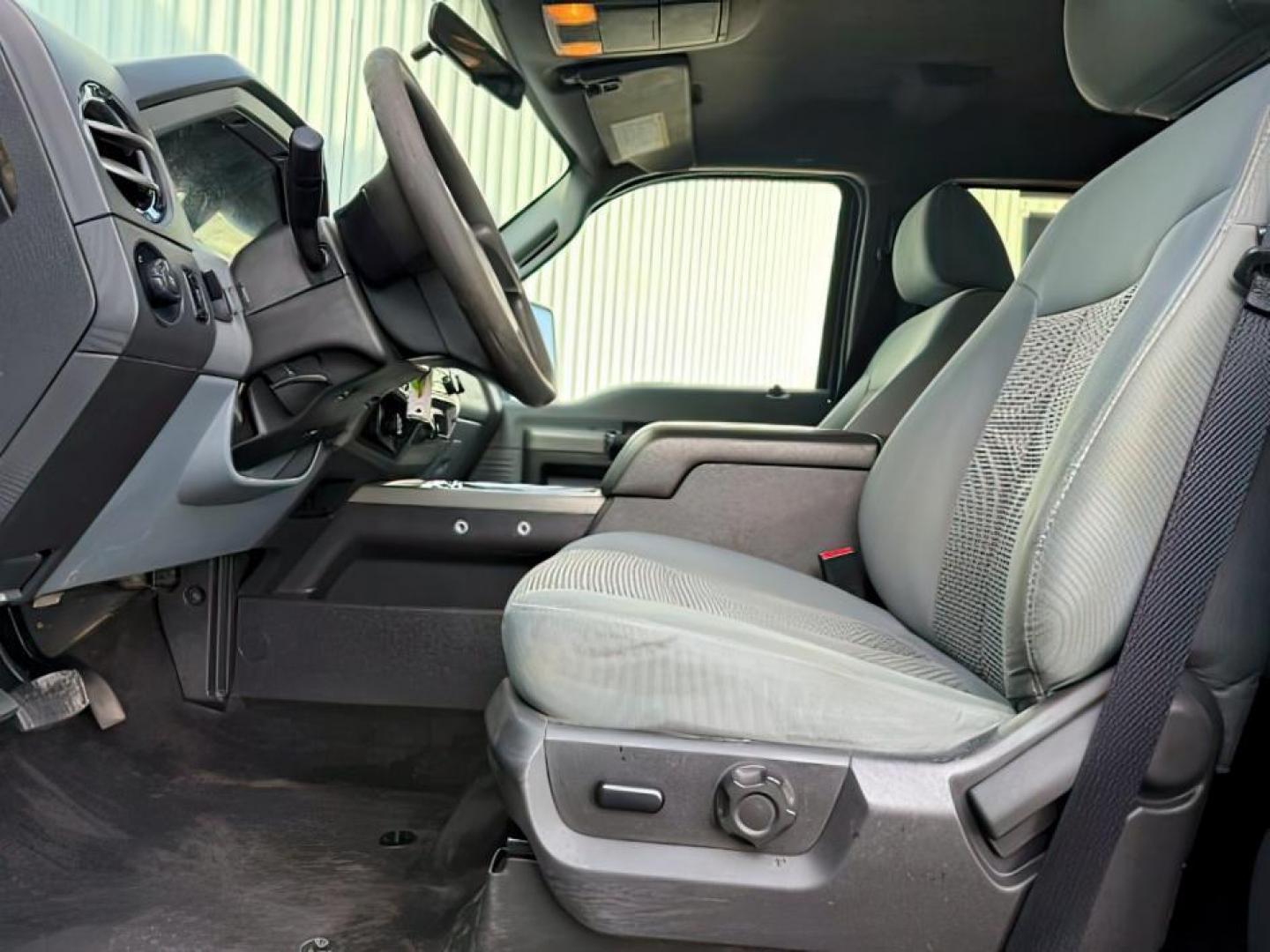 2011 BLUE /GRAY Ford F-250 (1FT7W2B65BE) with an Triton 62L V-8 variable valve control engine, Automatic transmission, located at 1175 N Woodruff Ave, Idaho Falls, ID, 83401, 43.506901, -111.999657 - At Timberline Auto, finding a great deal on your next vehicle is always easy! Our experienced sales staff's goal is to help find you the right vehicle at the right price! Our knowledgeable finance department has options for almost any credit score. We offer extended service contract options to prote - Photo#11