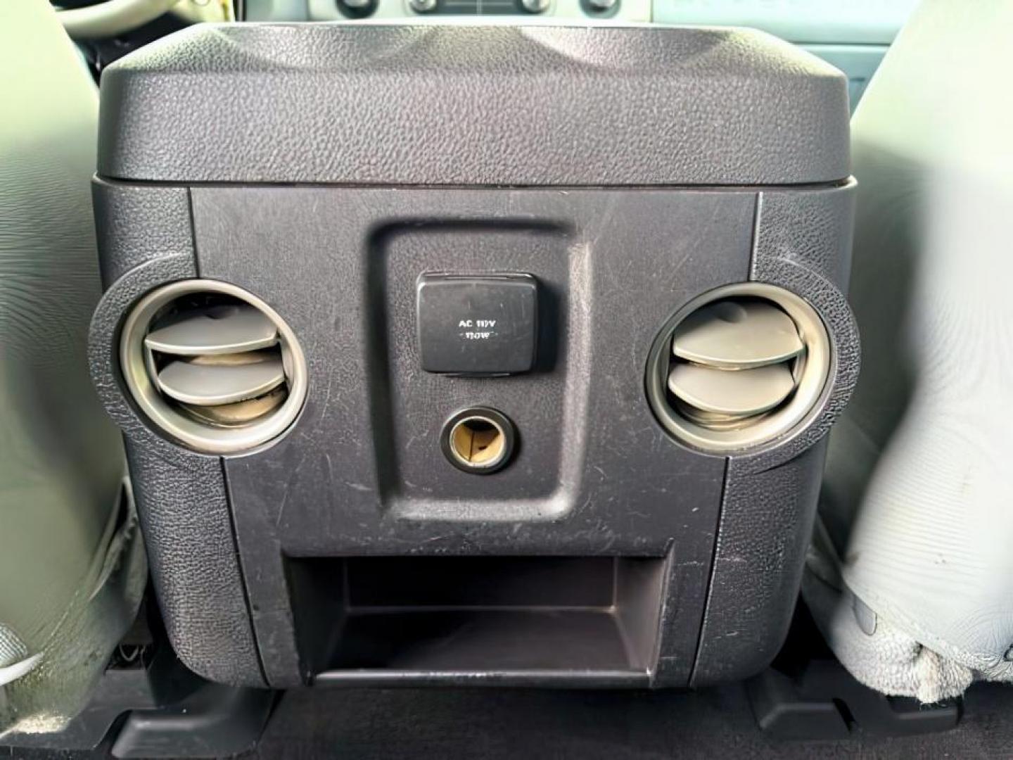 2011 BLUE /GRAY Ford F-250 (1FT7W2B65BE) with an Triton 62L V-8 variable valve control engine, Automatic transmission, located at 1175 N Woodruff Ave, Idaho Falls, ID, 83401, 43.506901, -111.999657 - At Timberline Auto, finding a great deal on your next vehicle is always easy! Our experienced sales staff's goal is to help find you the right vehicle at the right price! Our knowledgeable finance department has options for almost any credit score. We offer extended service contract options to prote - Photo#19