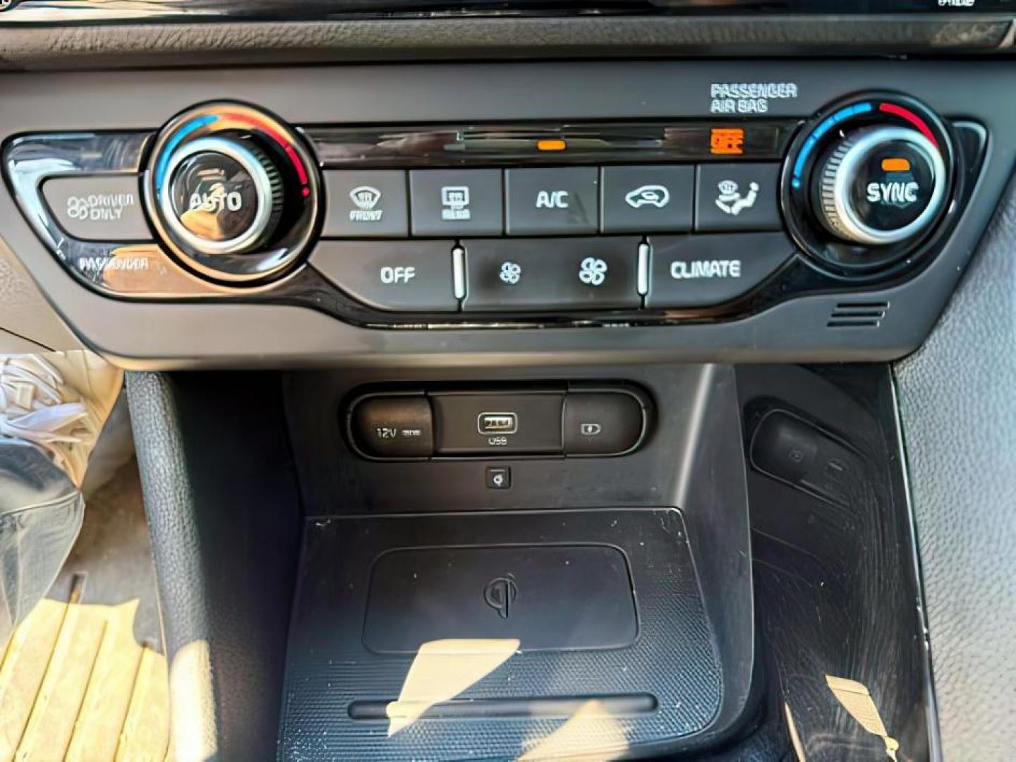 2022 Aurora Black Pearl /Charcoal KIA Niro Plug-In Hybrid (KNDCC3LD6N5) with an 16L I-4 gasoline direct injection engine, Automatic transmission, located at 1175 N Woodruff Ave, Idaho Falls, ID, 83401, 43.506901, -111.999657 - At Timberline Auto, finding a great deal on your next vehicle is always easy! Our experienced sales staff's goal is to help find you the right vehicle at the right price! Our knowledgeable finance department has options for almost any credit score. We offer extended service contract options to prote - Photo#16